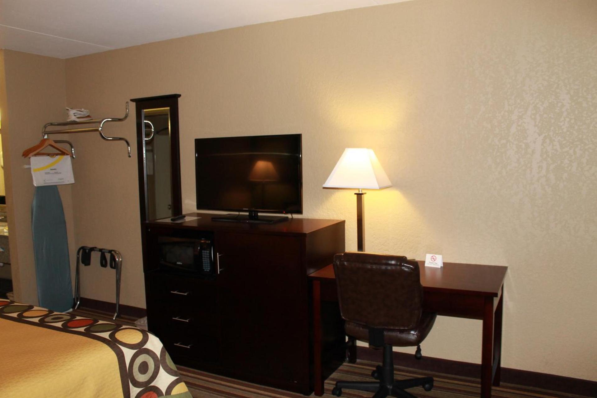 Super 8 by Wyndham Morrilton photo 22