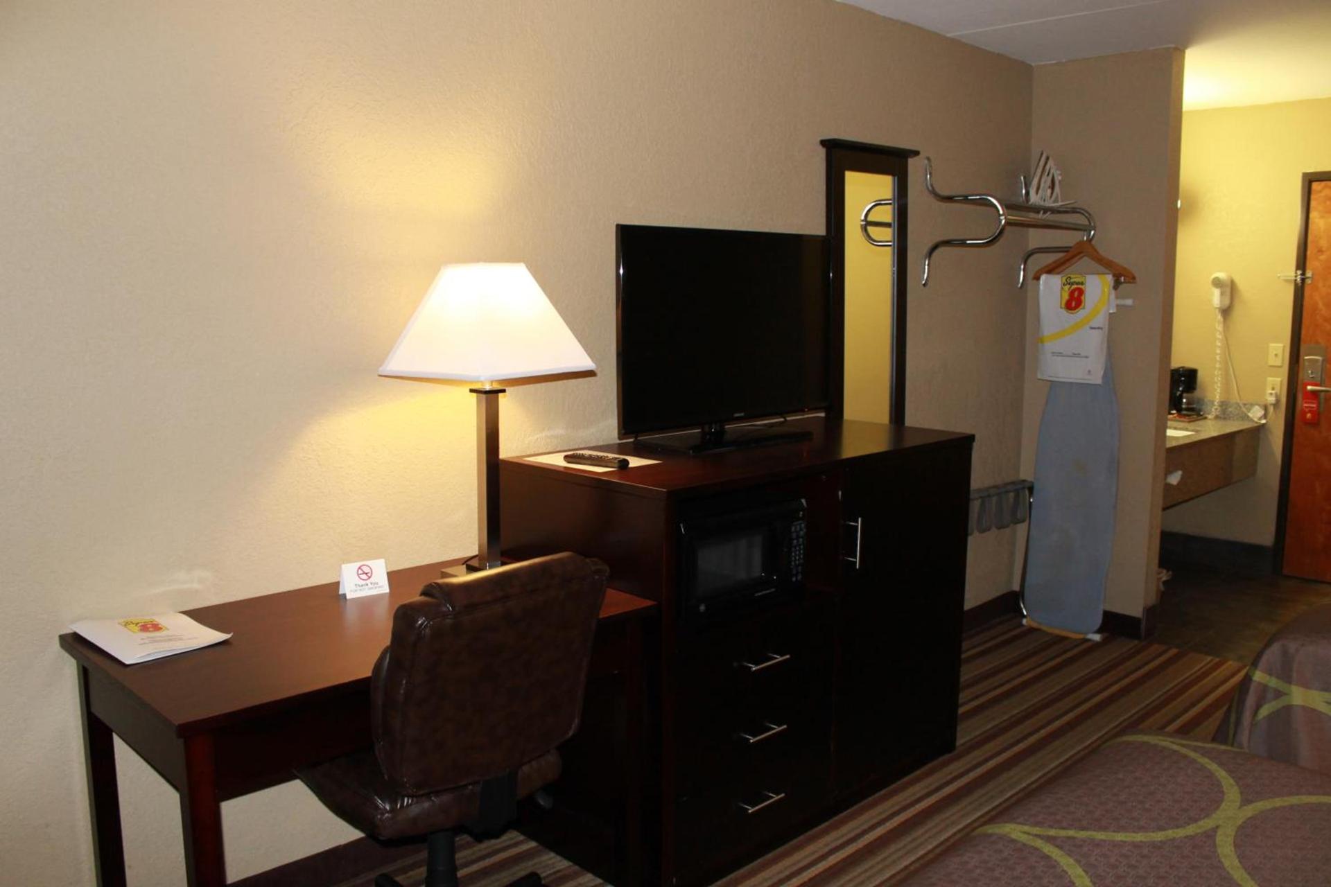 Super 8 by Wyndham Morrilton photo 24