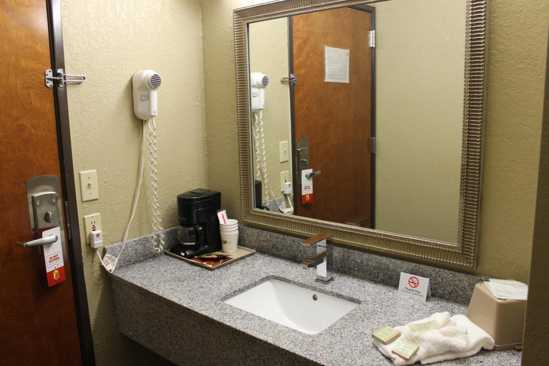 Super 8 by Wyndham Morrilton photo 29