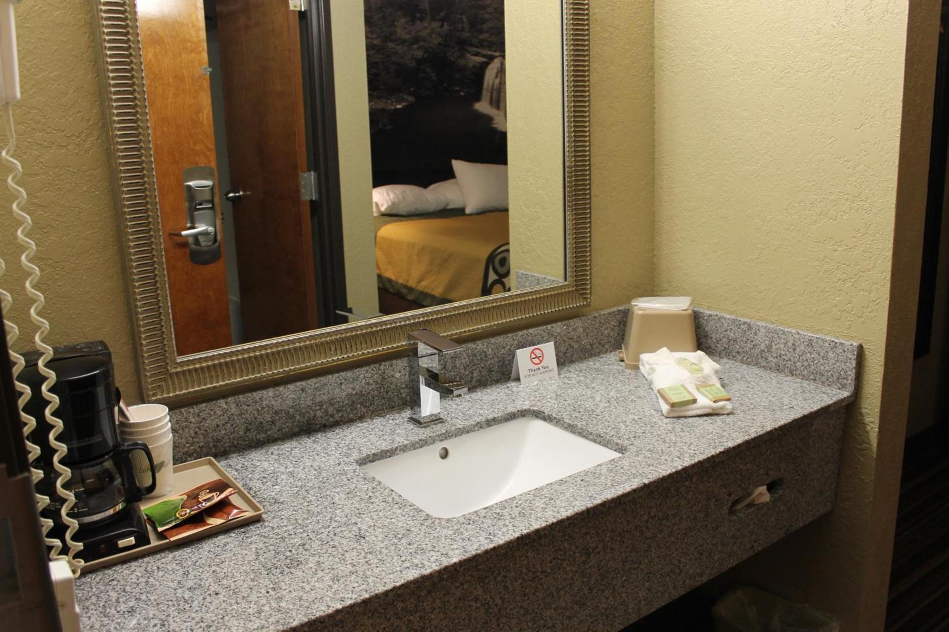 Super 8 by Wyndham Morrilton photo 20