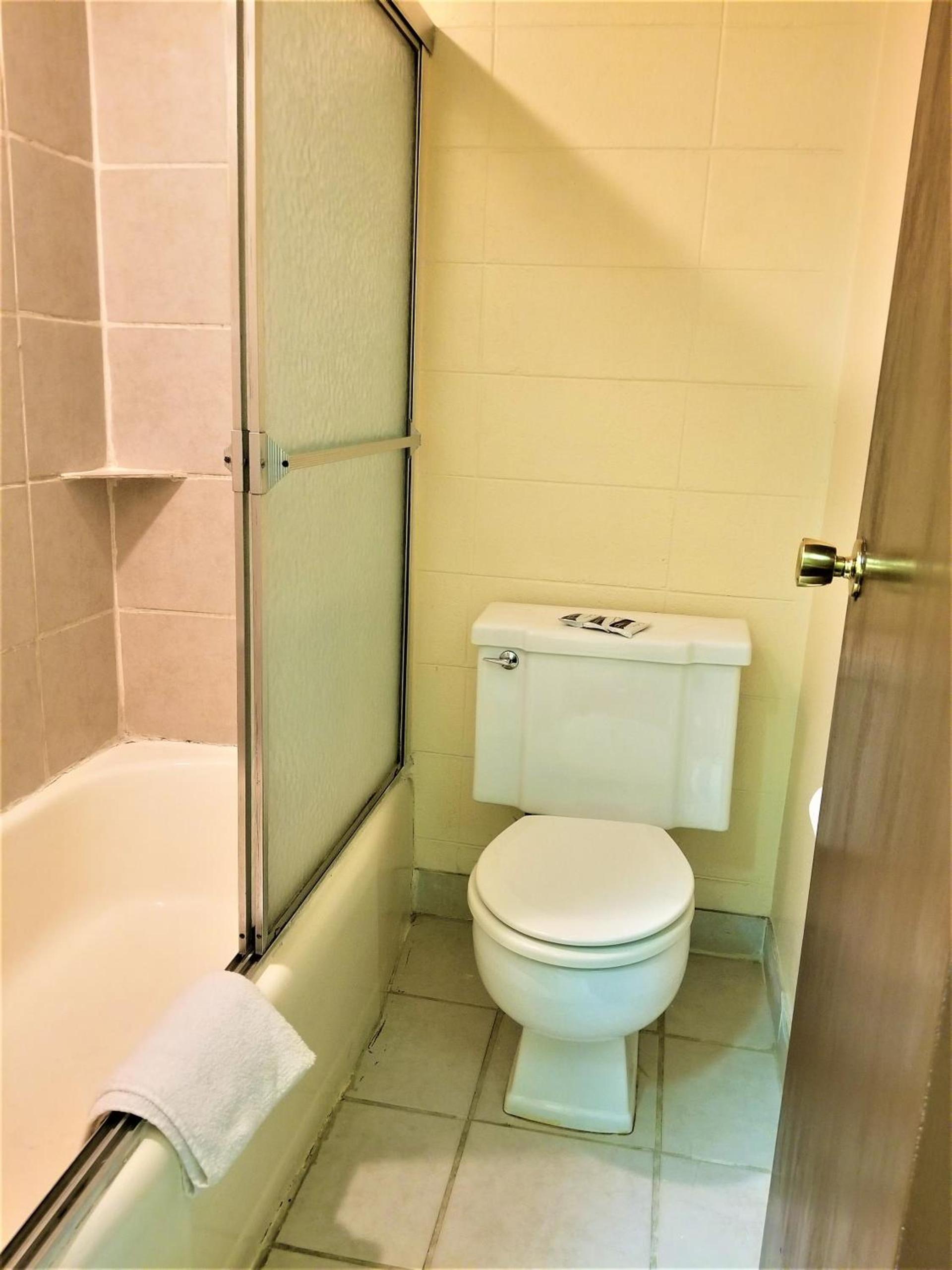 Town House Motor Inn photo 12