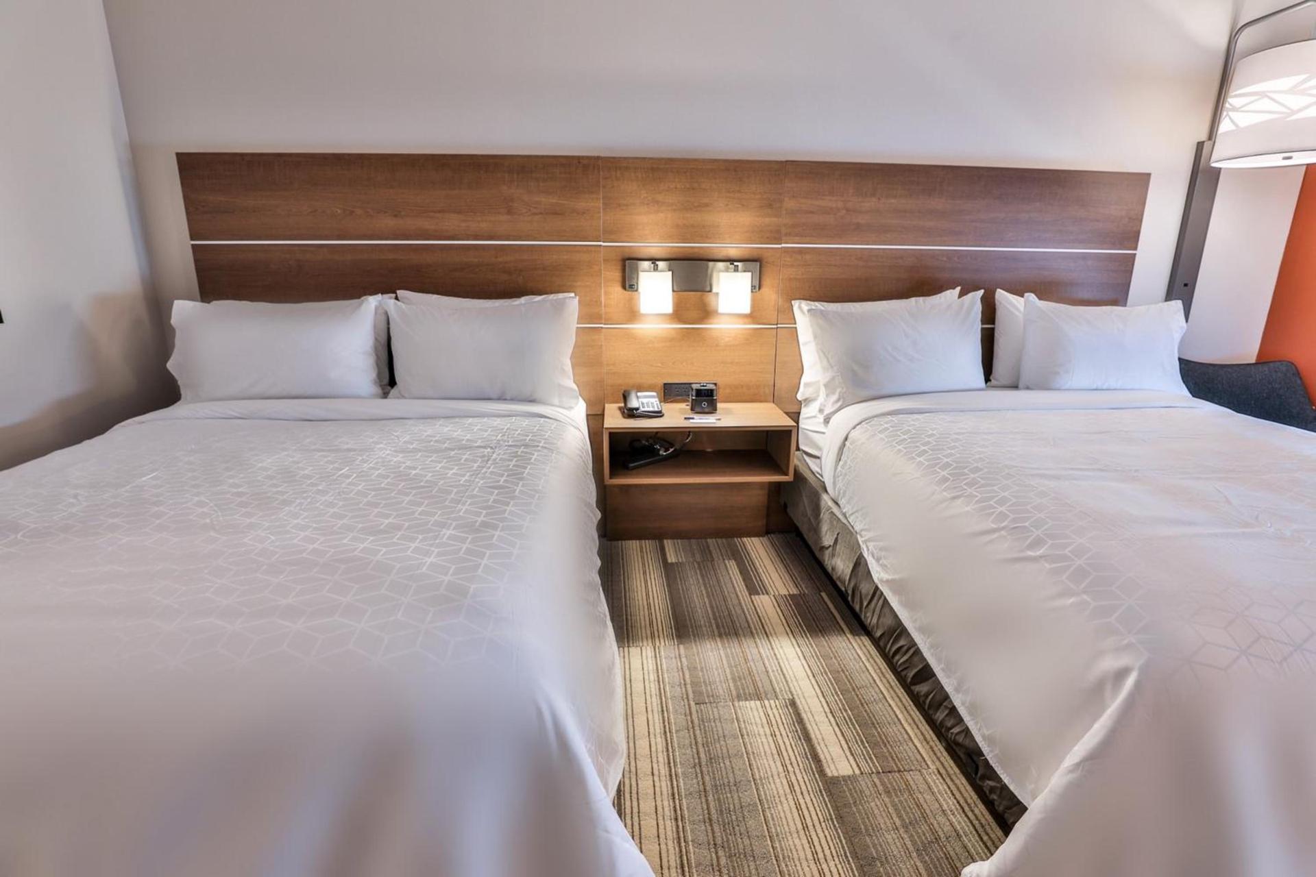 Holiday Inn Express & Suites - Nashville MetroCenter Downtown by IHG photo 88