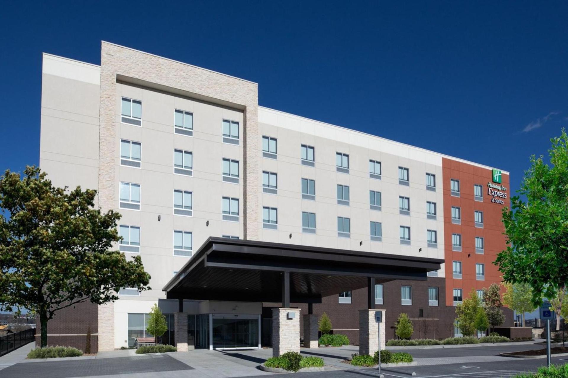 Holiday Inn Express & Suites - Nashville MetroCenter Downtown by IHG photo 93