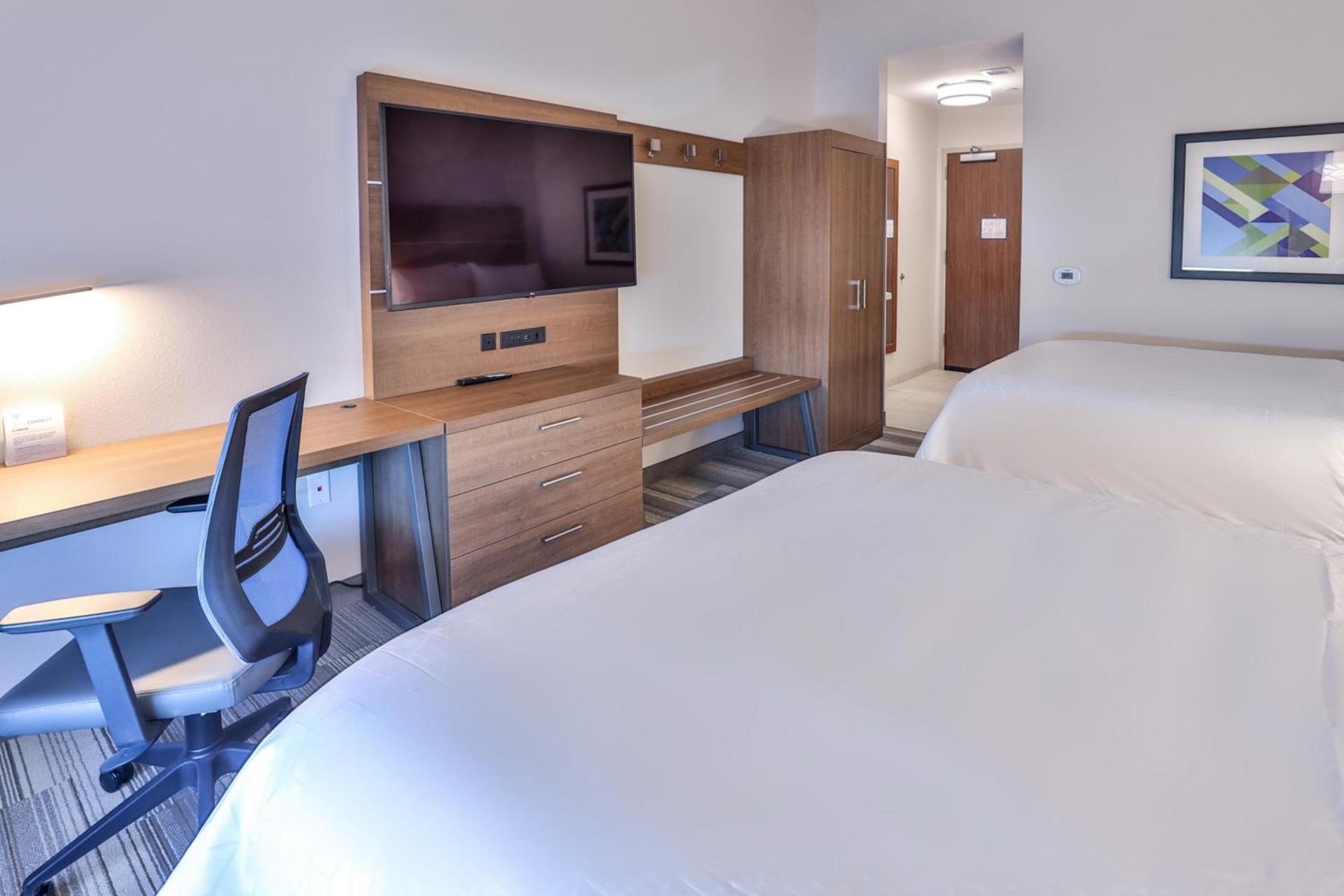 Holiday Inn Express & Suites - Nashville MetroCenter Downtown by IHG photo 87