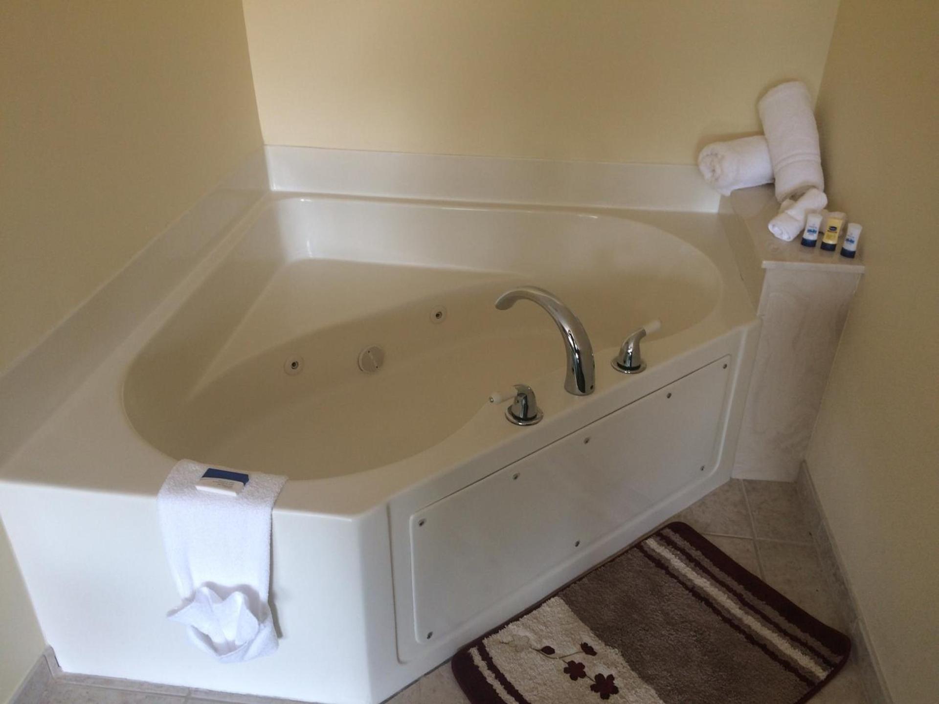 Hurricane Inn photo 21