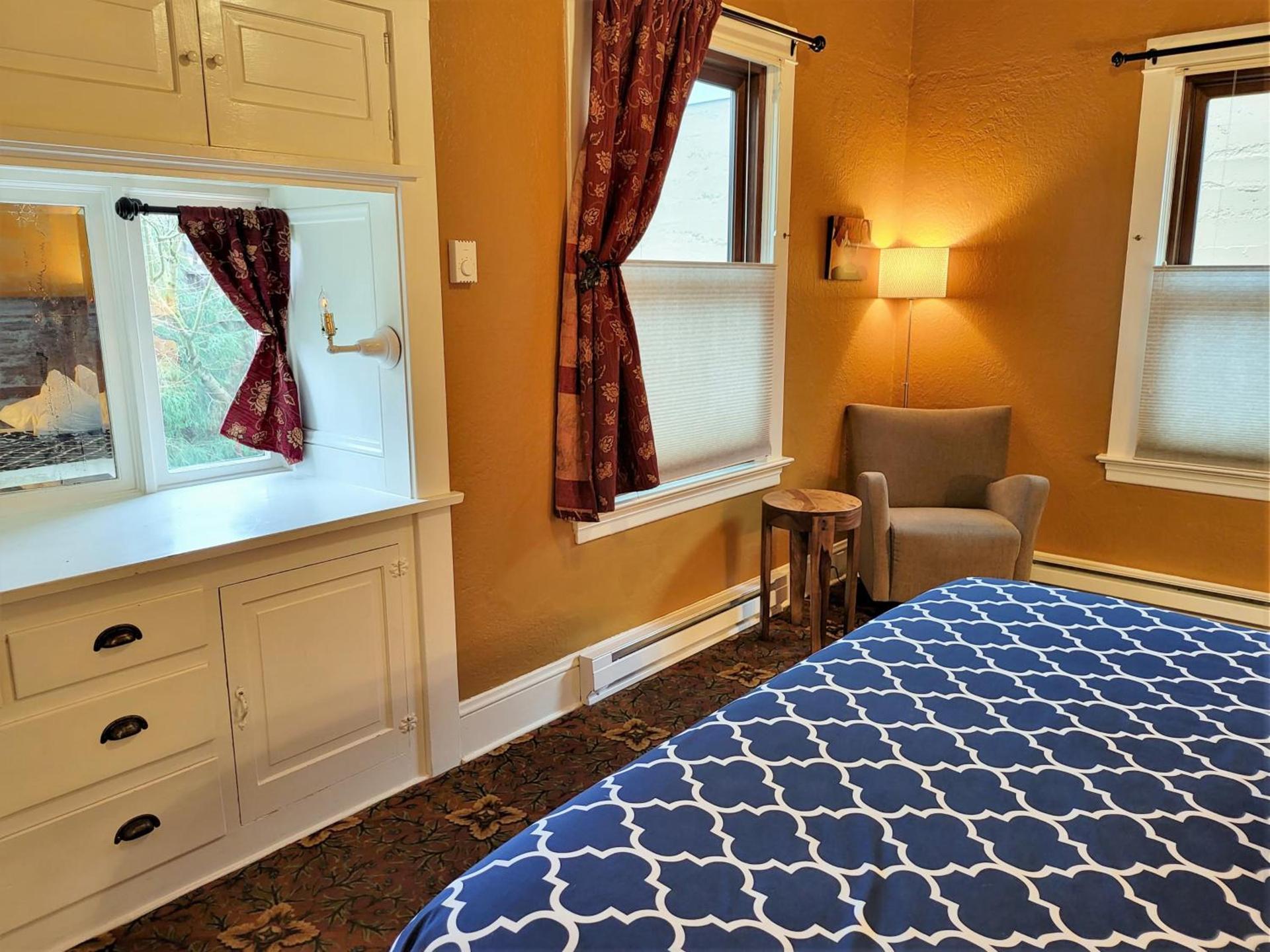 Bluebird Guesthouse photo 23