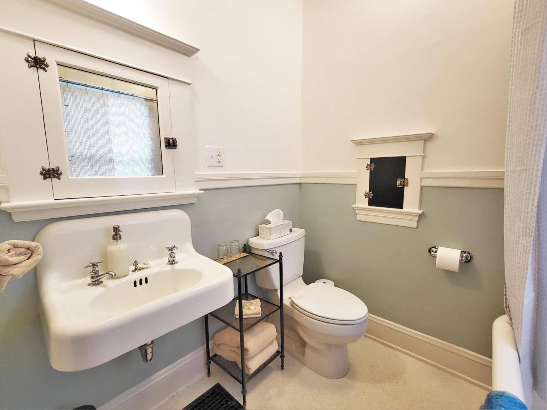 Bluebird Guesthouse photo 25