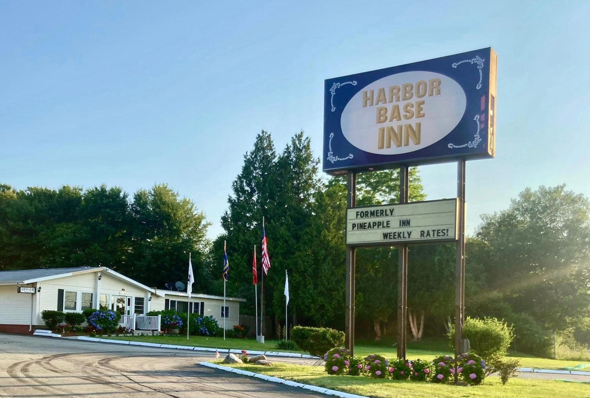 Harbor Base Inn — hotel in Newport