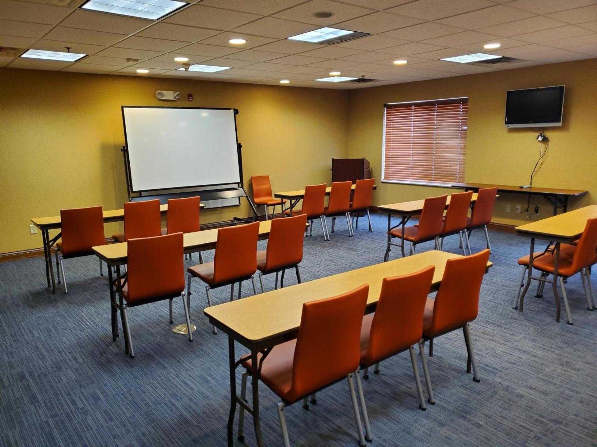 Holiday Inn Express Hotel & Suites Mattoon by IHG photo 34