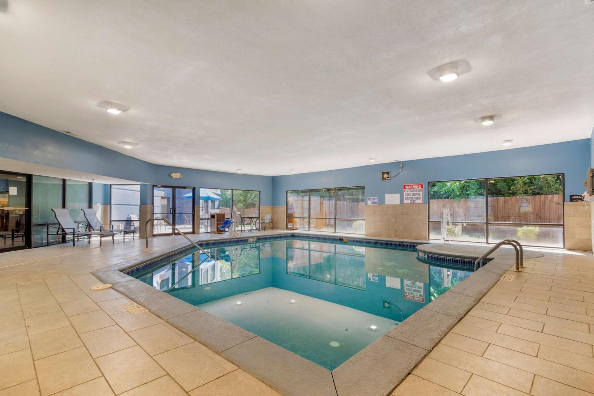 Best Western Plus McDonough Inn & Suites photo 2
