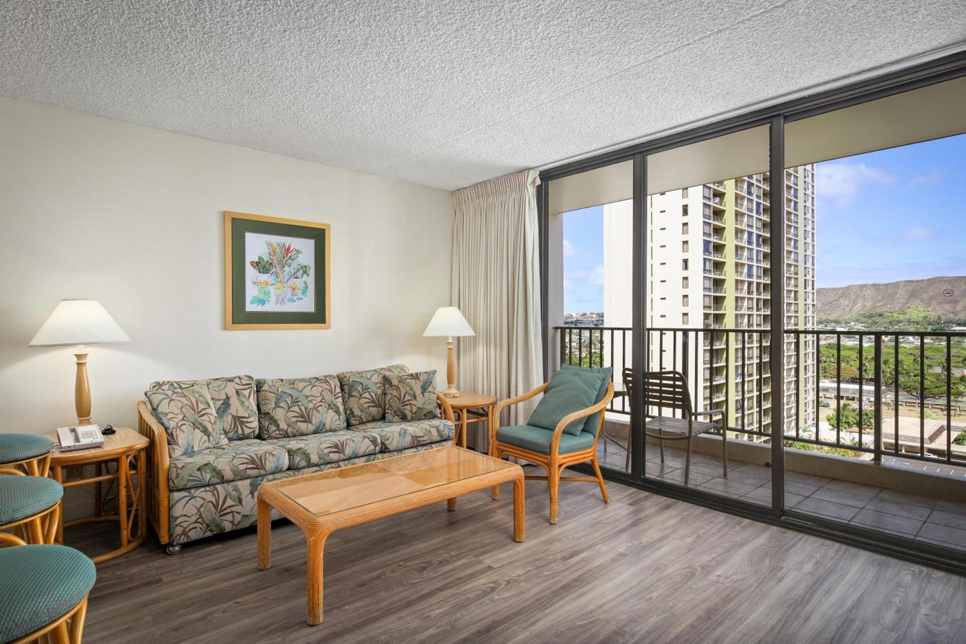 Aston at the Waikiki Banyan photo 40