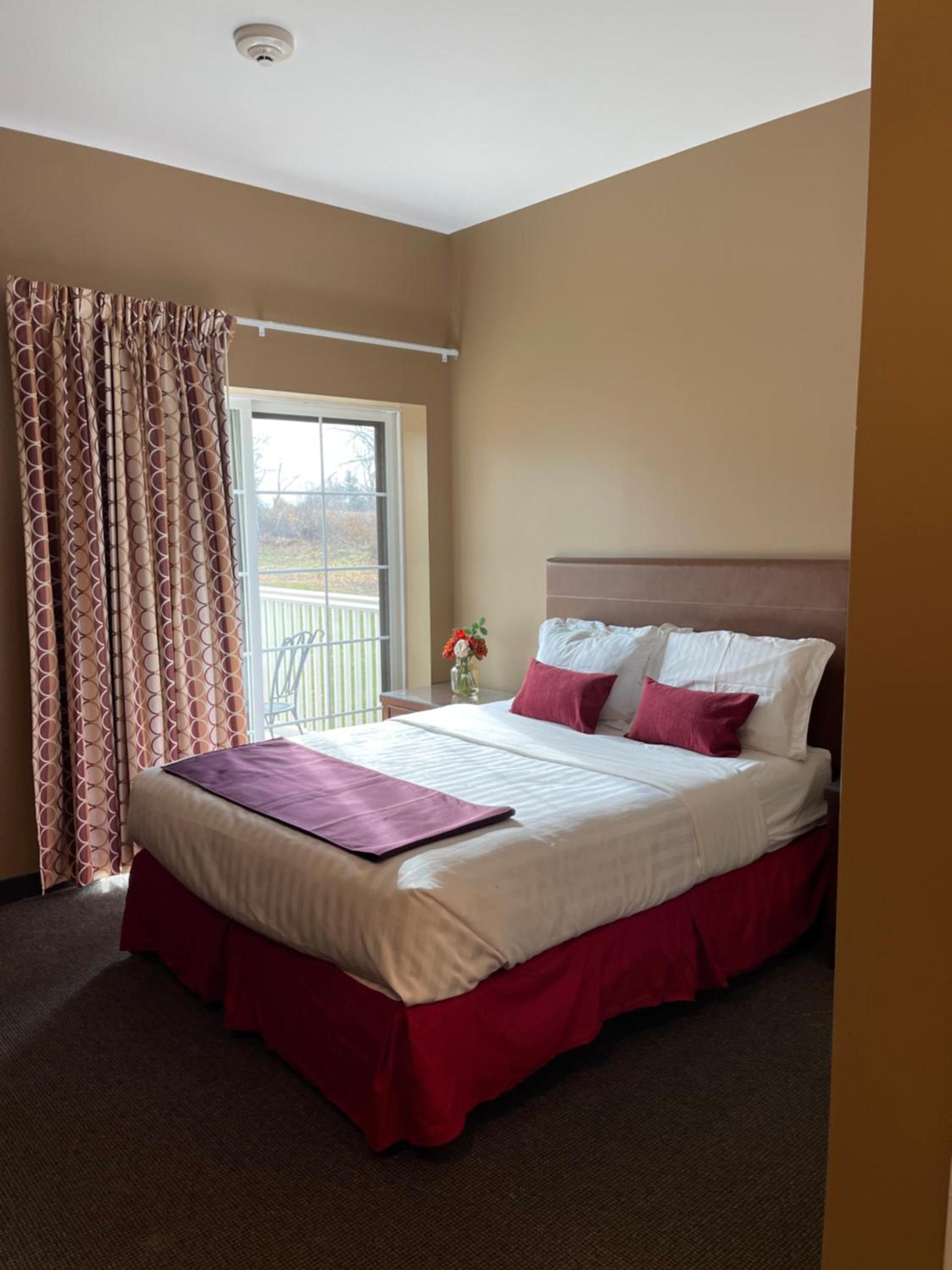 Brinton Suites photo 39