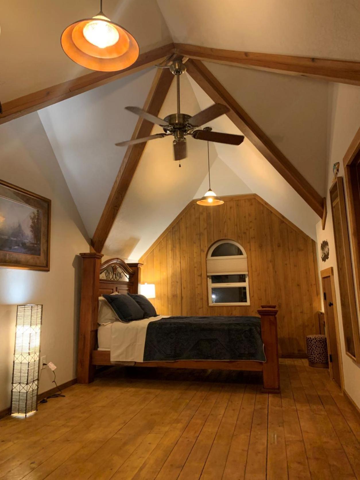 Ruby's Resort & RV Castle Log House photo 17