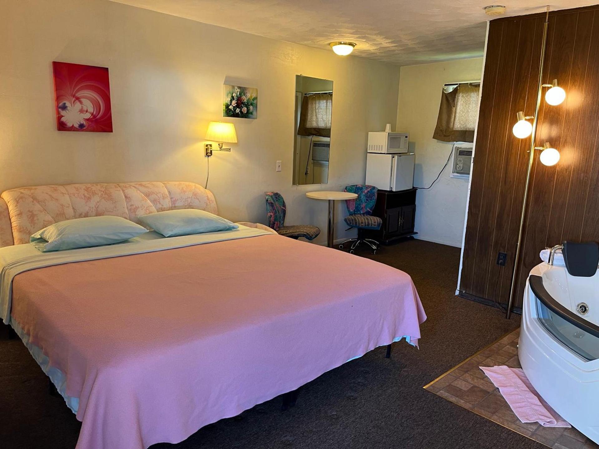 Driftwood Motel photo 15