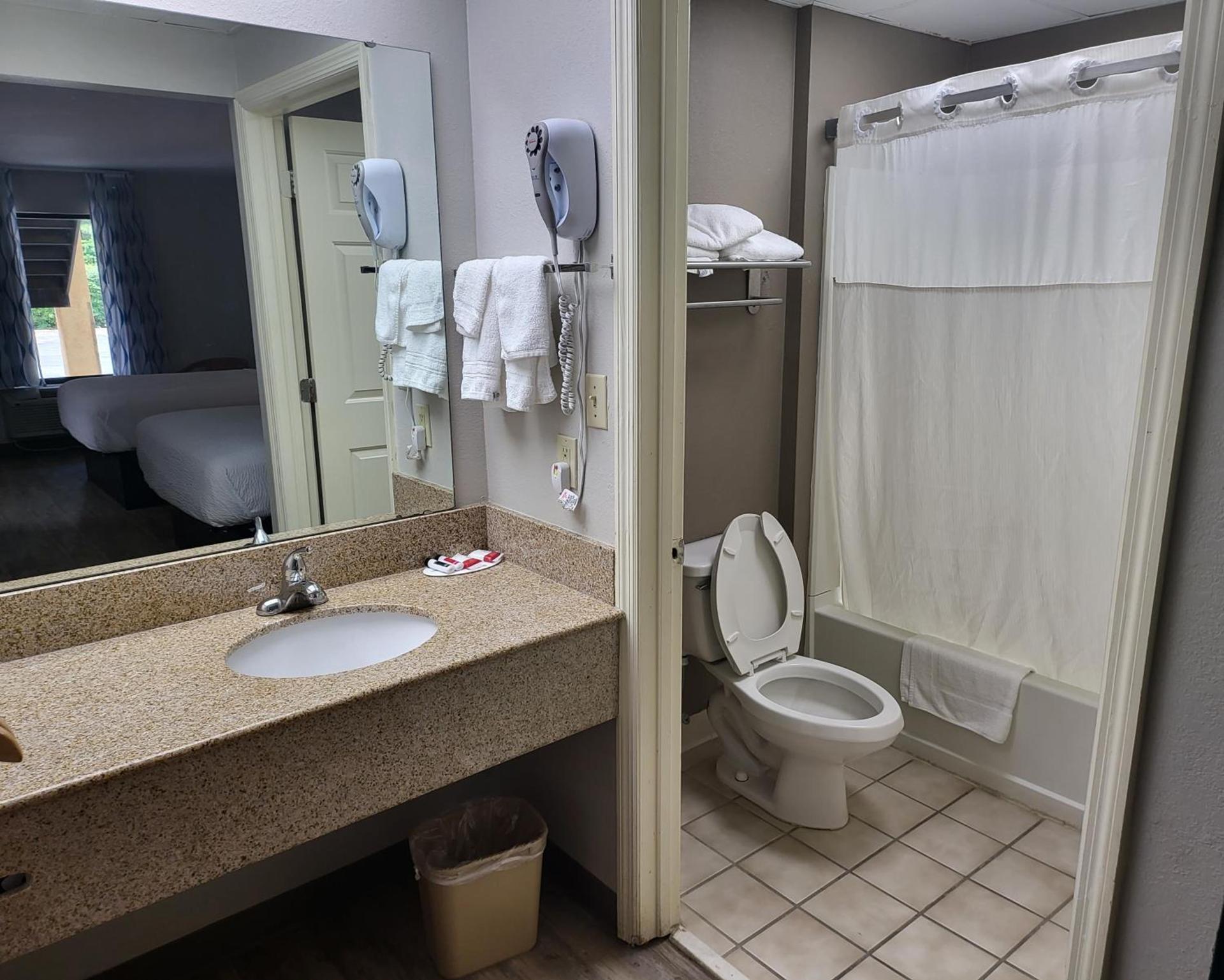 Days Inn by Wyndham Biscoe photo 32