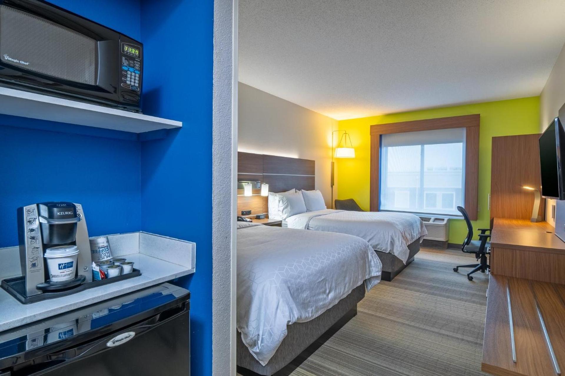 Holiday Inn Express Hotel & Suites Woodbridge by IHG photo 22