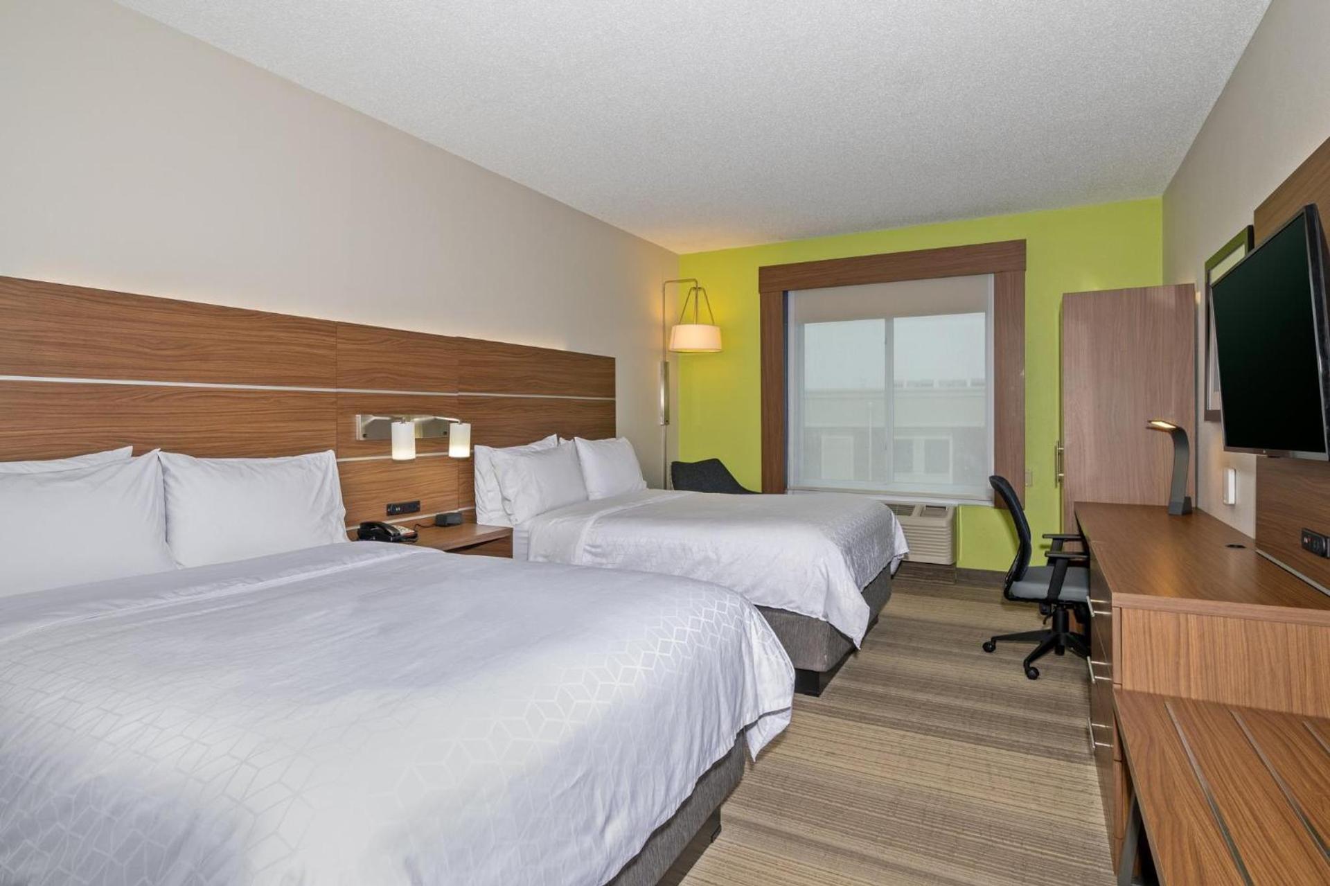 Holiday Inn Express Hotel & Suites Woodbridge by IHG photo 24