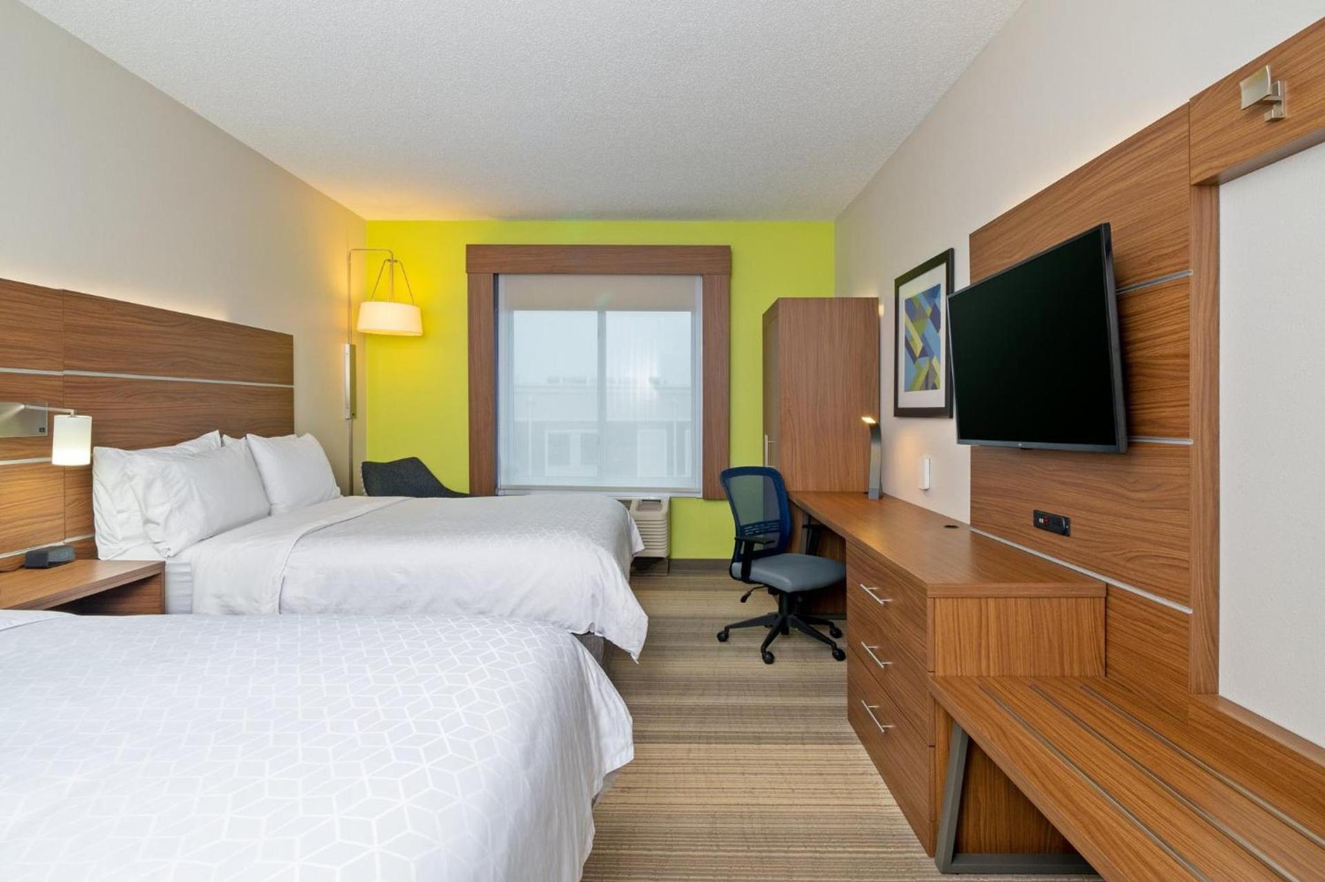 Holiday Inn Express Hotel & Suites Woodbridge by IHG photo 25