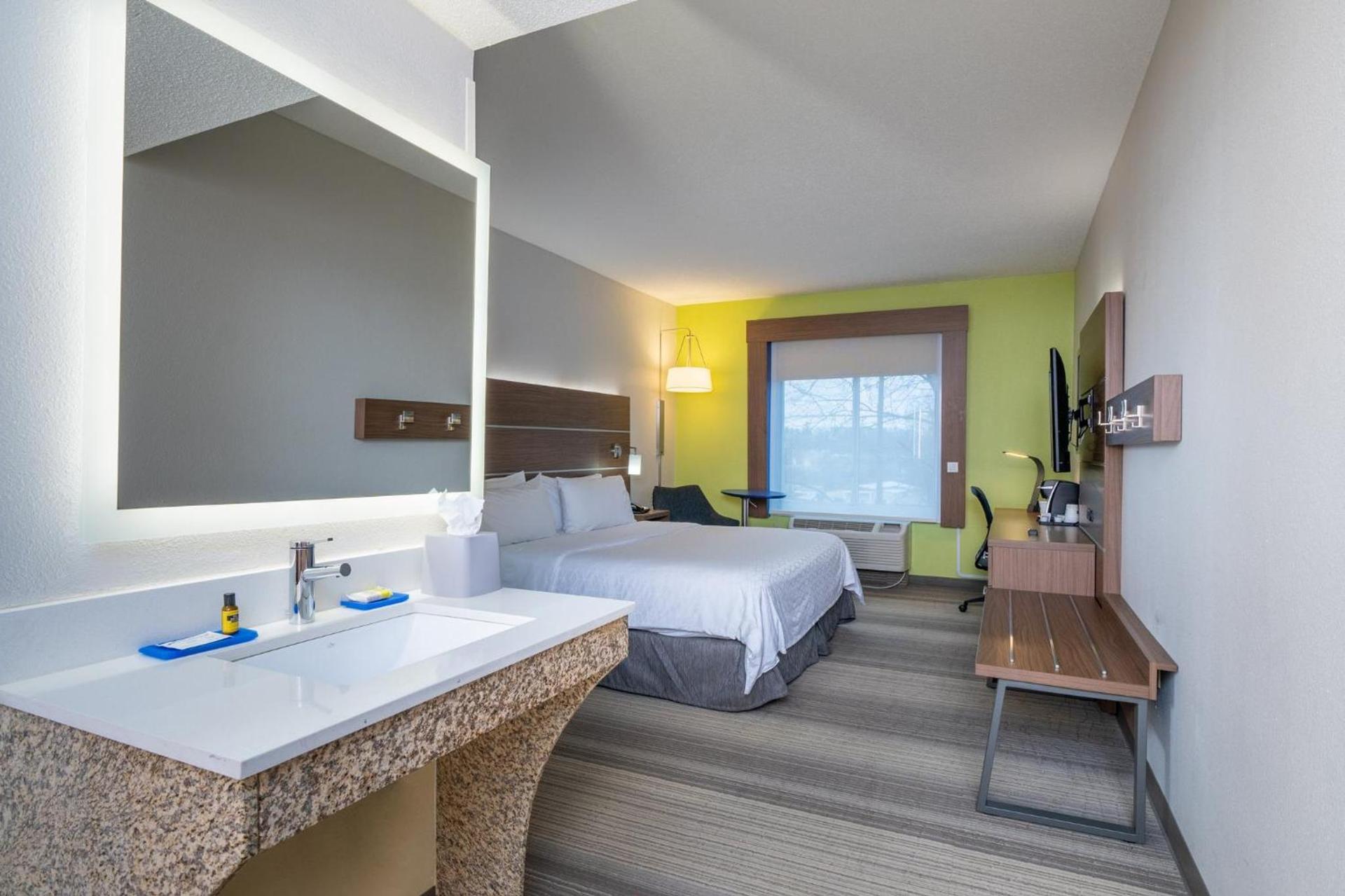Holiday Inn Express Hotel & Suites Woodbridge by IHG photo 26