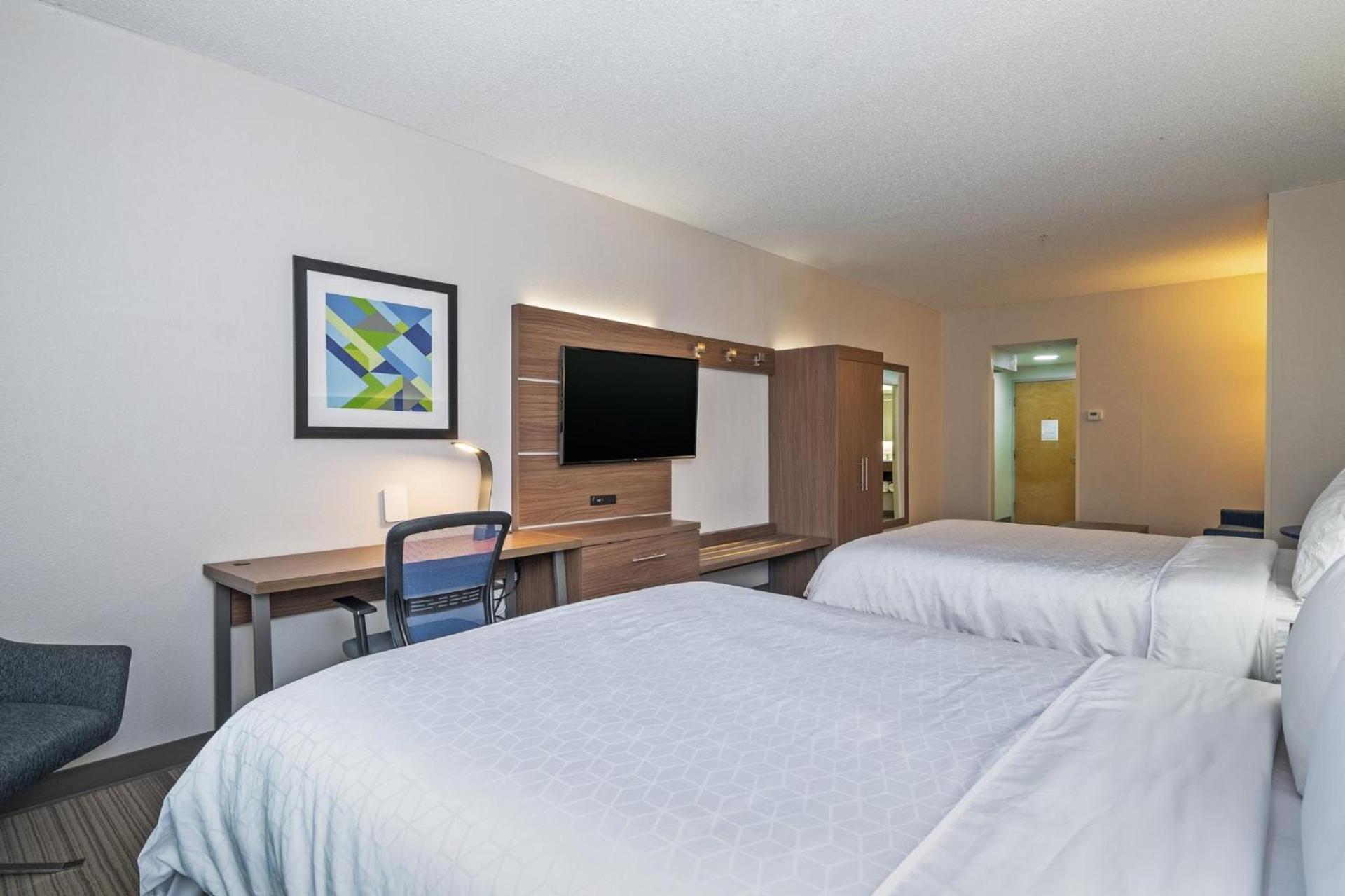 Holiday Inn Express Hotel & Suites Woodbridge by IHG photo 28