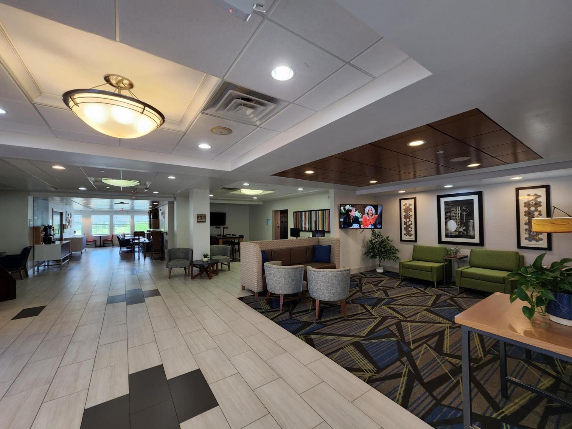 Holiday Inn Express & Suites Rochester by IHG photo 33