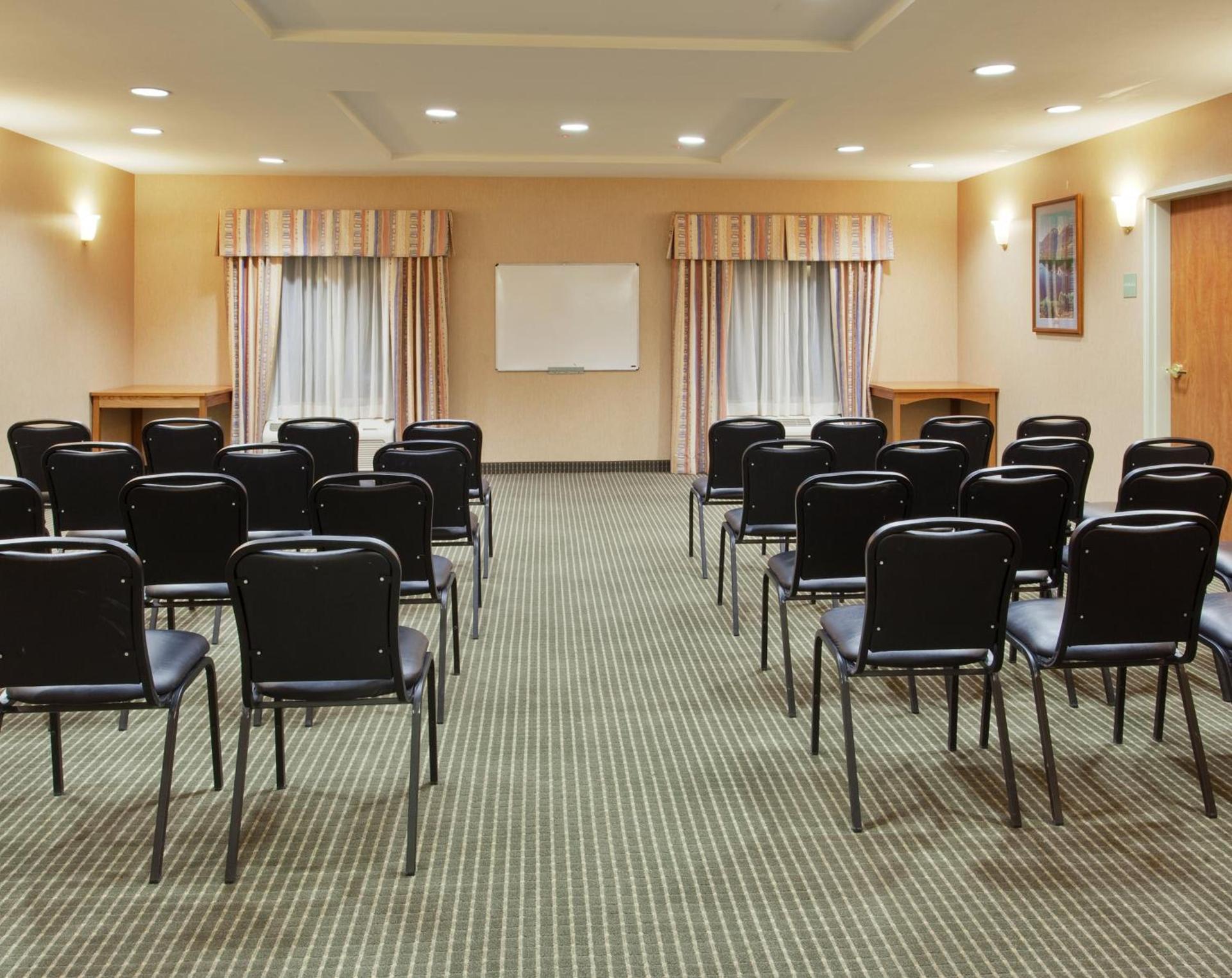 Holiday Inn Express Hotel & Suites Carson City by IHG photo 17
