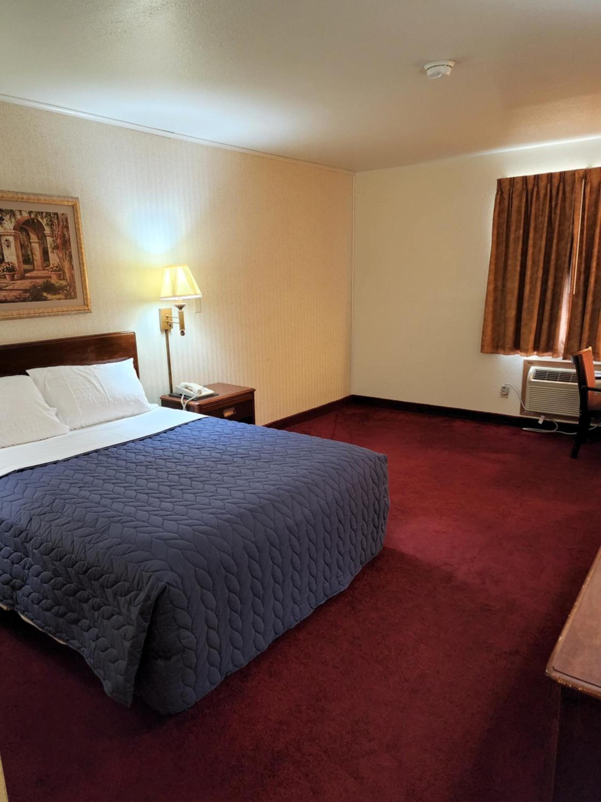 Family Budget Inn photo 15