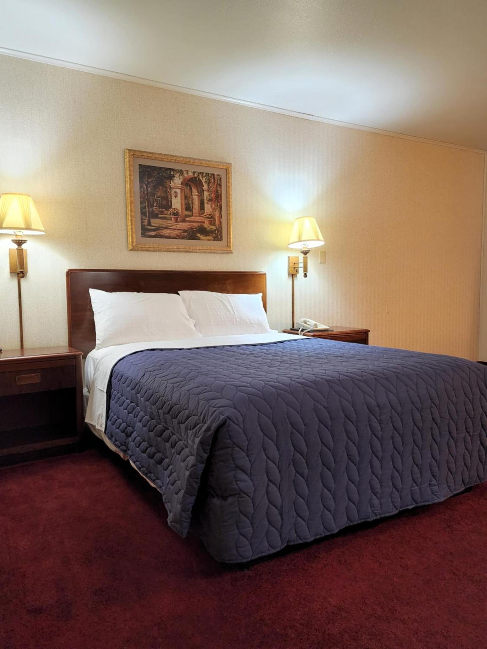 Family Budget Inn photo 16
