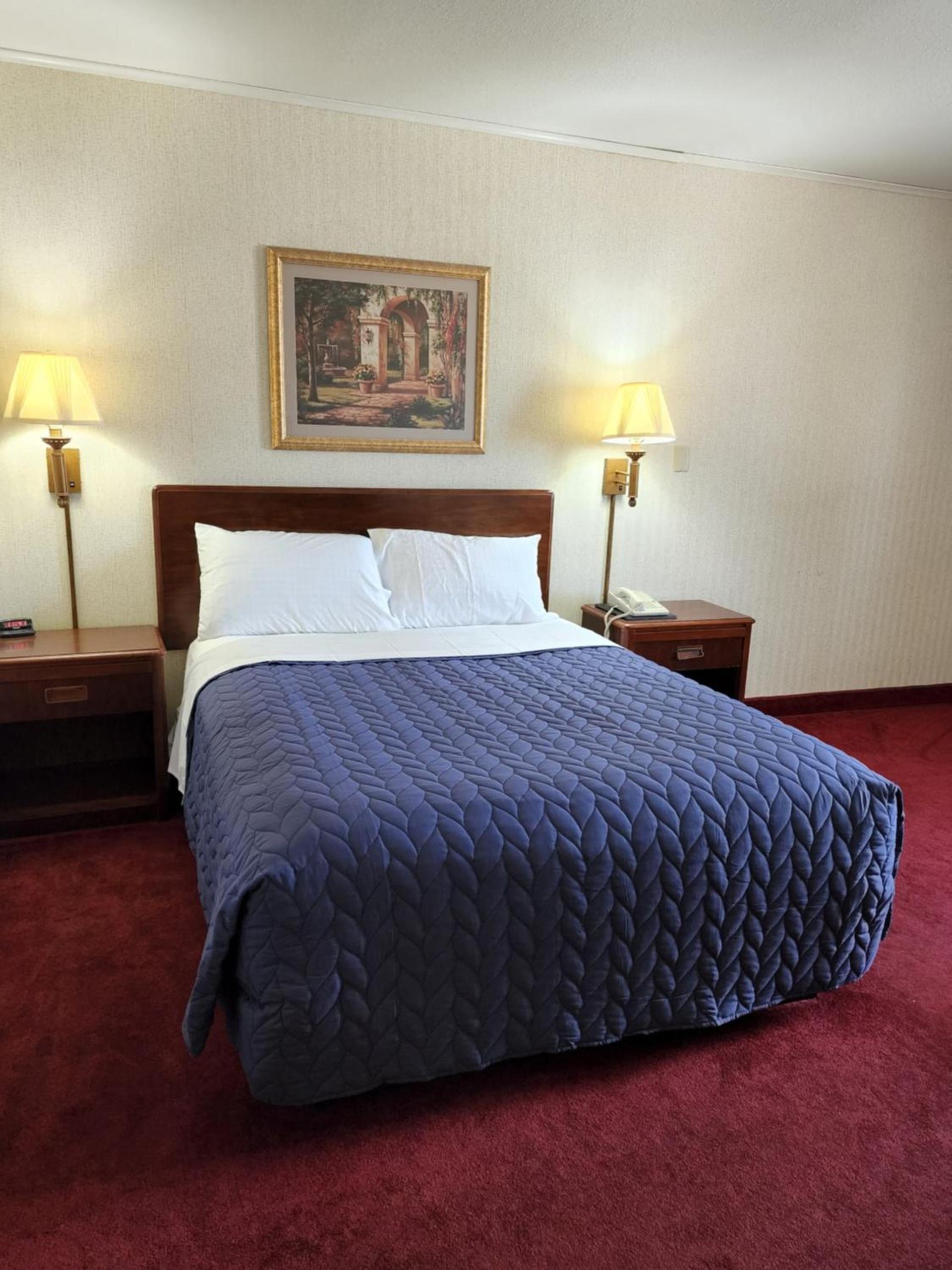 Family Budget Inn photo 17