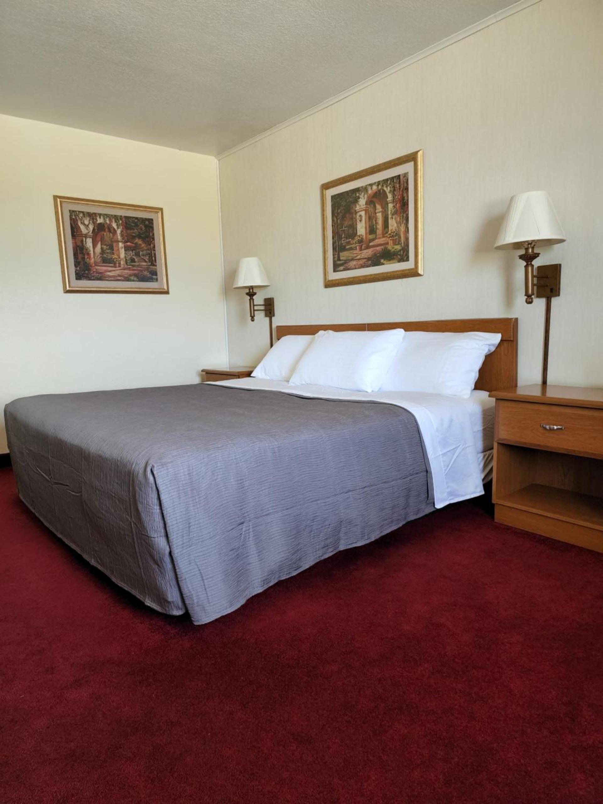 Family Budget Inn photo 20