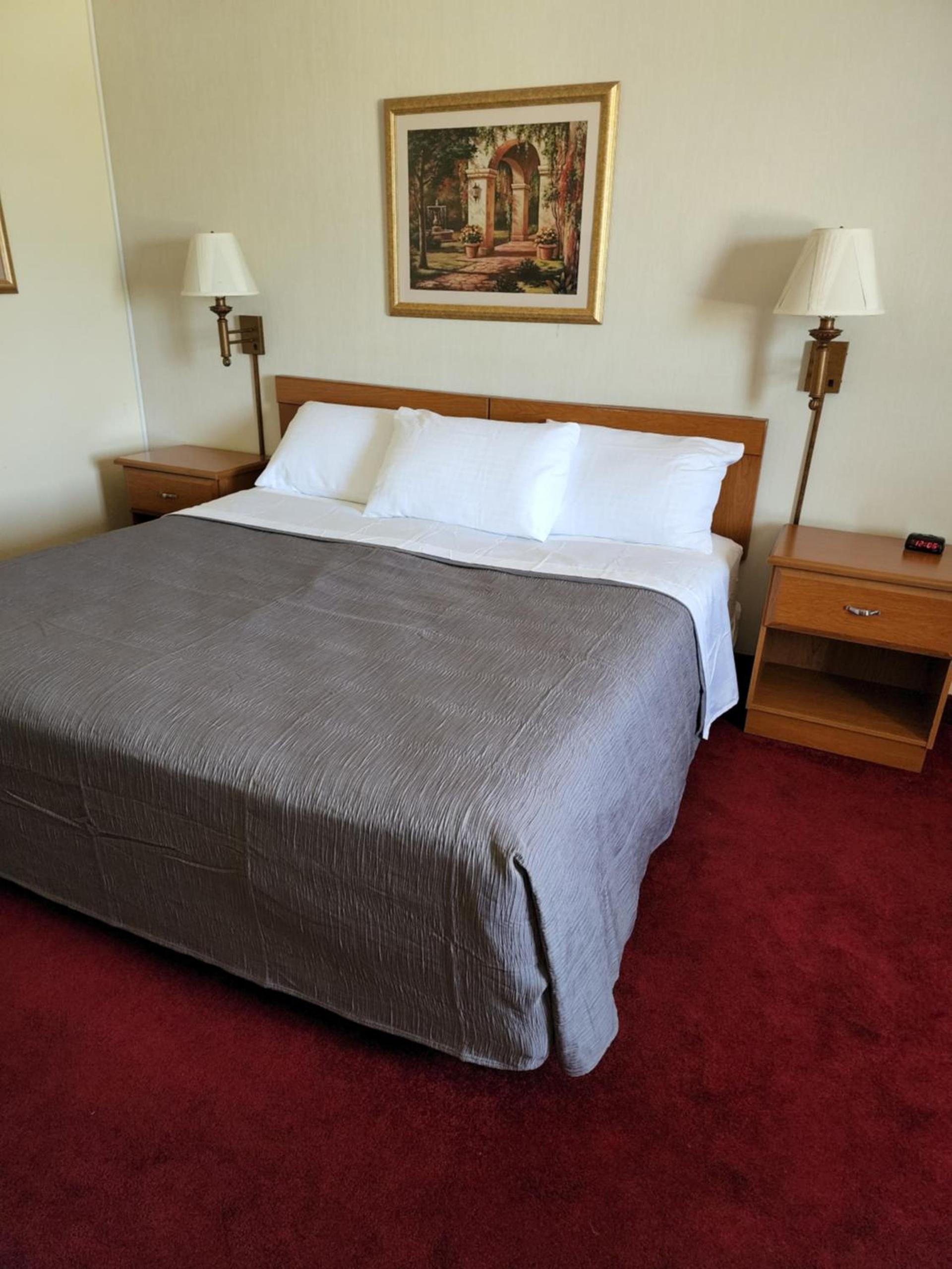 Family Budget Inn photo 18