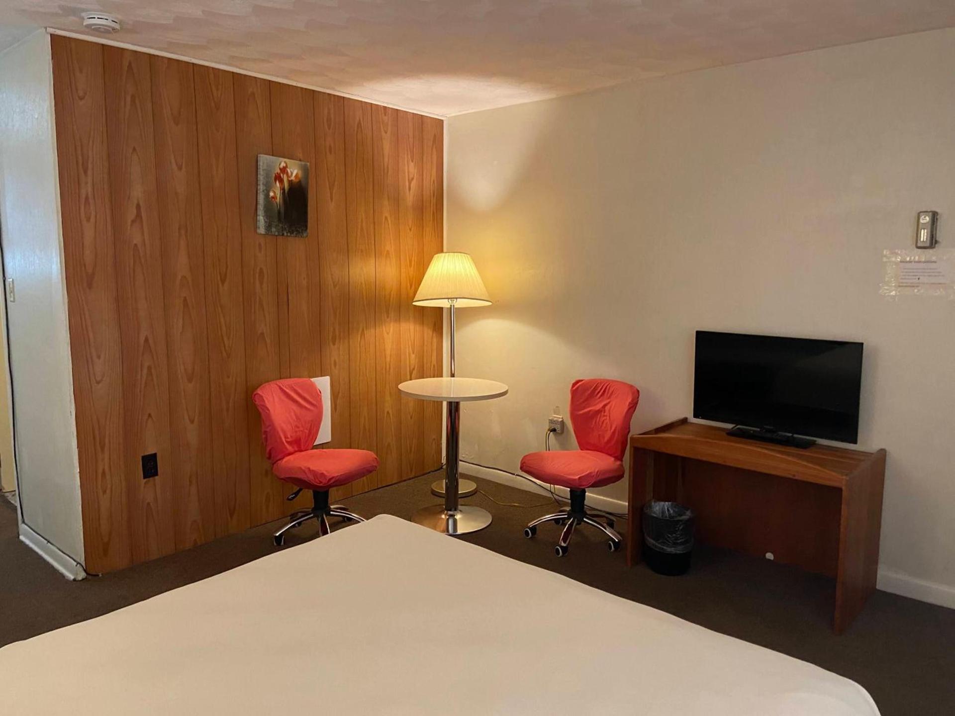 Driftwood Motel photo 23