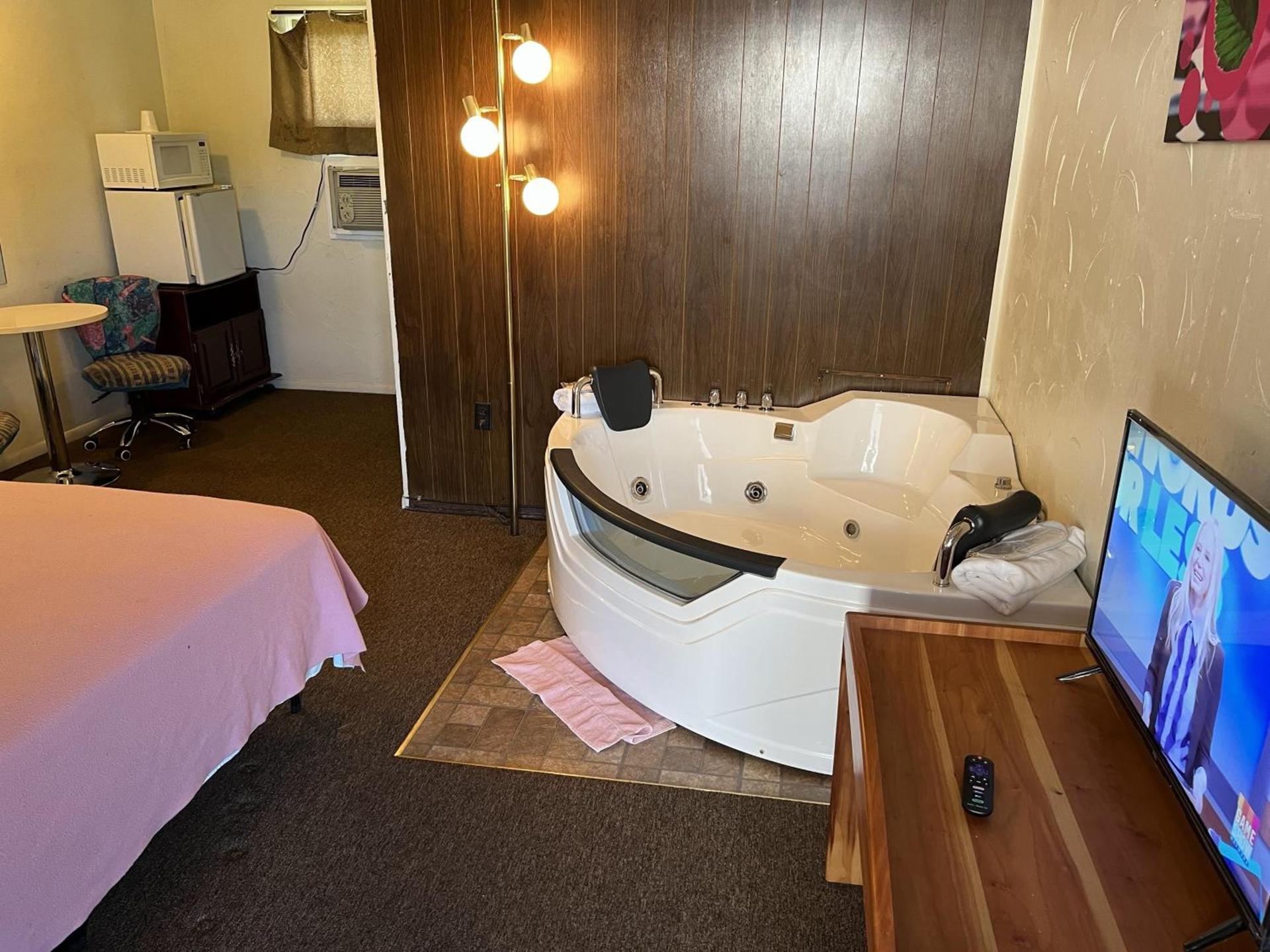 Driftwood Motel photo 16