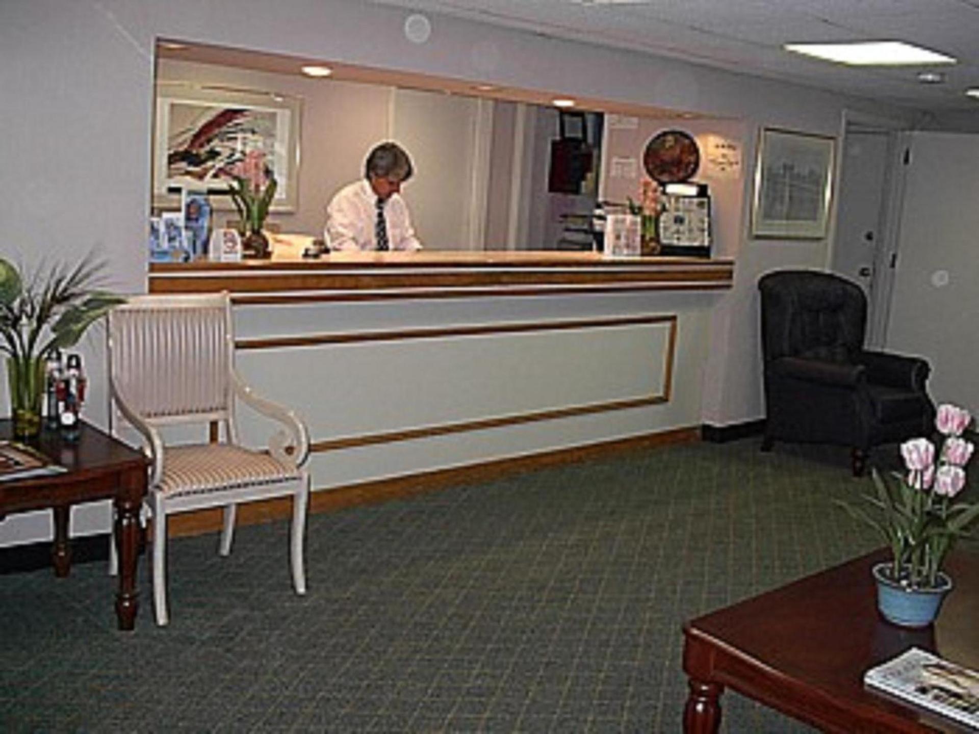 Economy Inn photo 2