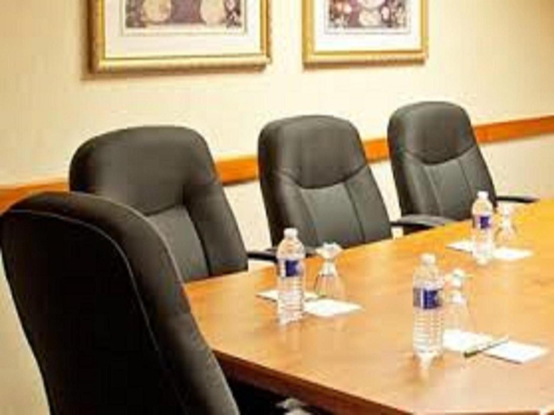 Ramada by Wyndham Beaver Falls photo 14