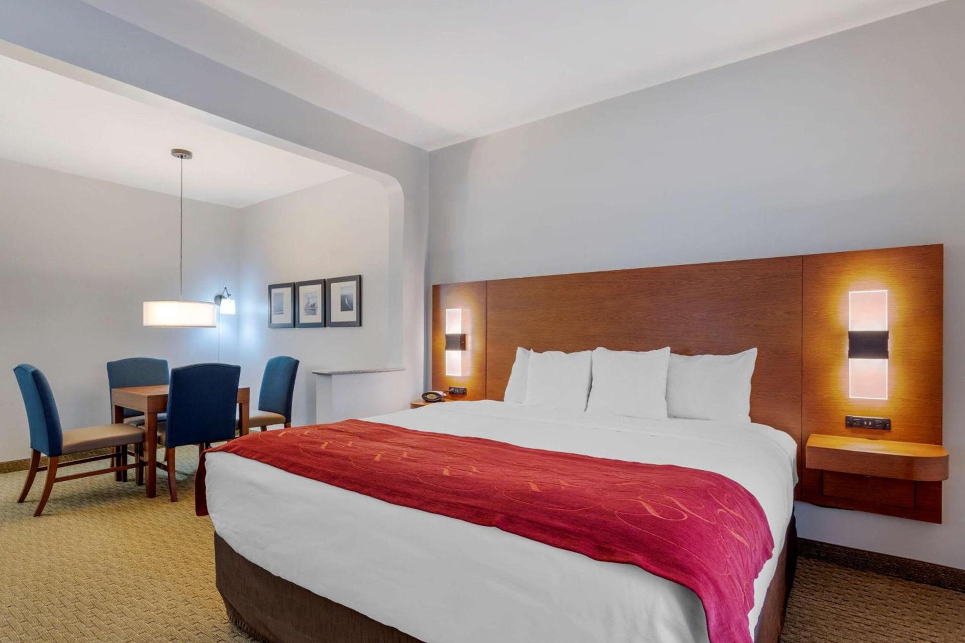 Garner Hotel La Porte - Bay Area photo 21