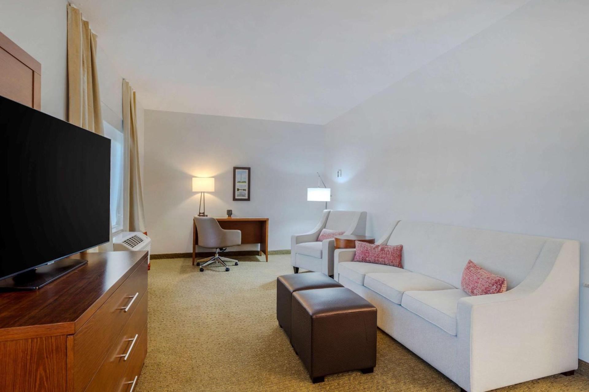 Garner Hotel La Porte - Bay Area photo 23