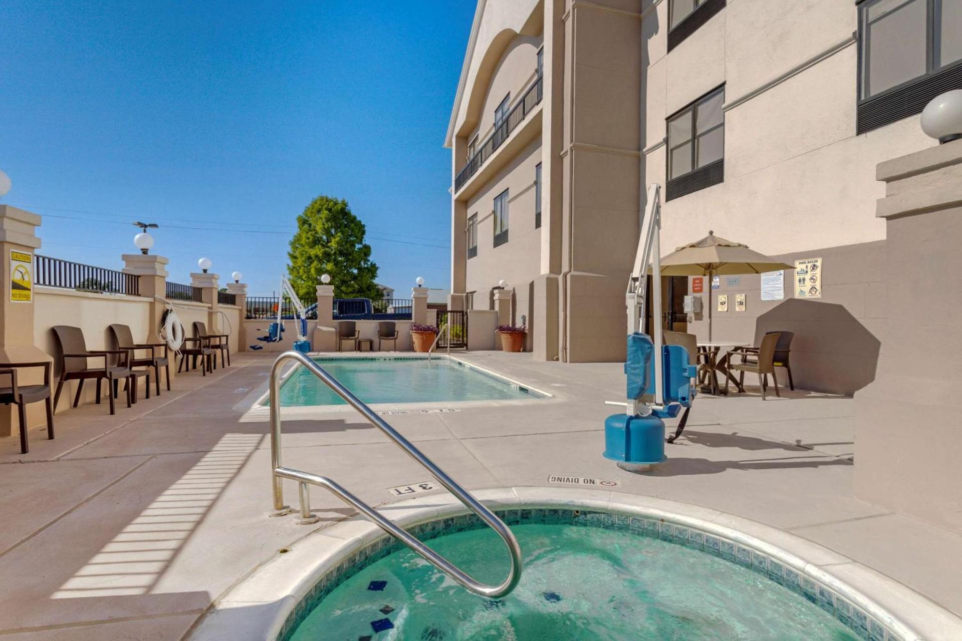 Garner Hotel La Porte - Bay Area photo 14