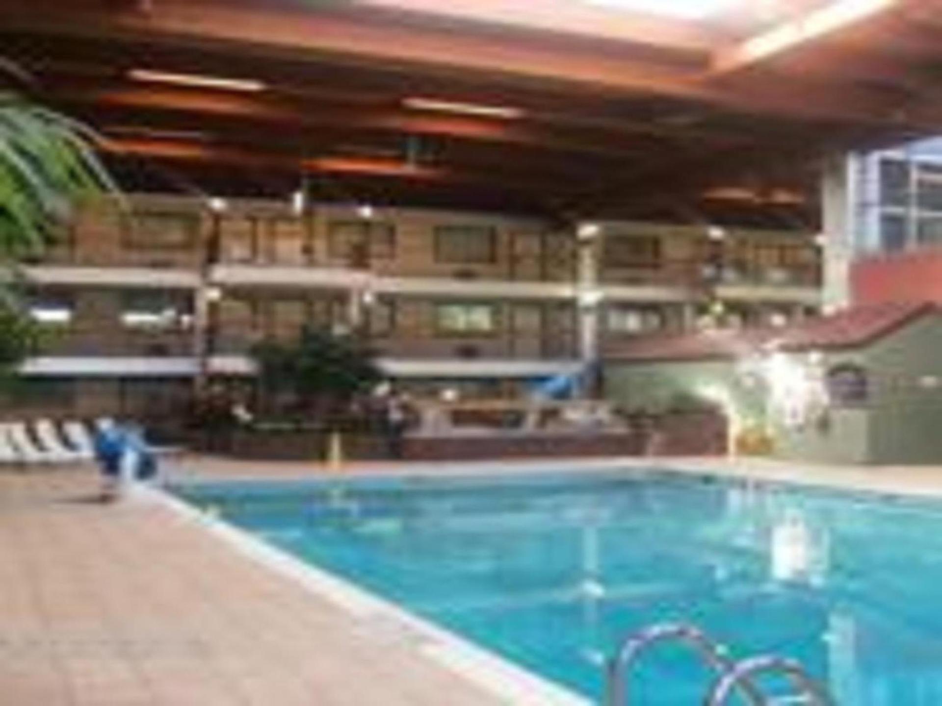 Ramada by Wyndham Beaver Falls photo 20