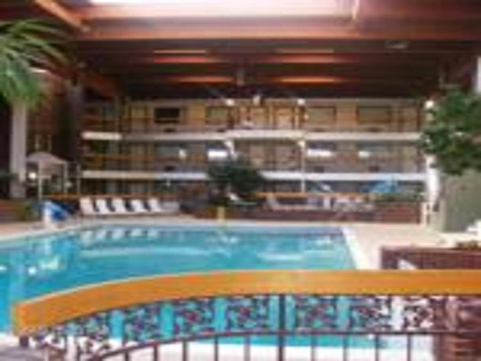 Ramada by Wyndham Beaver Falls photo 19