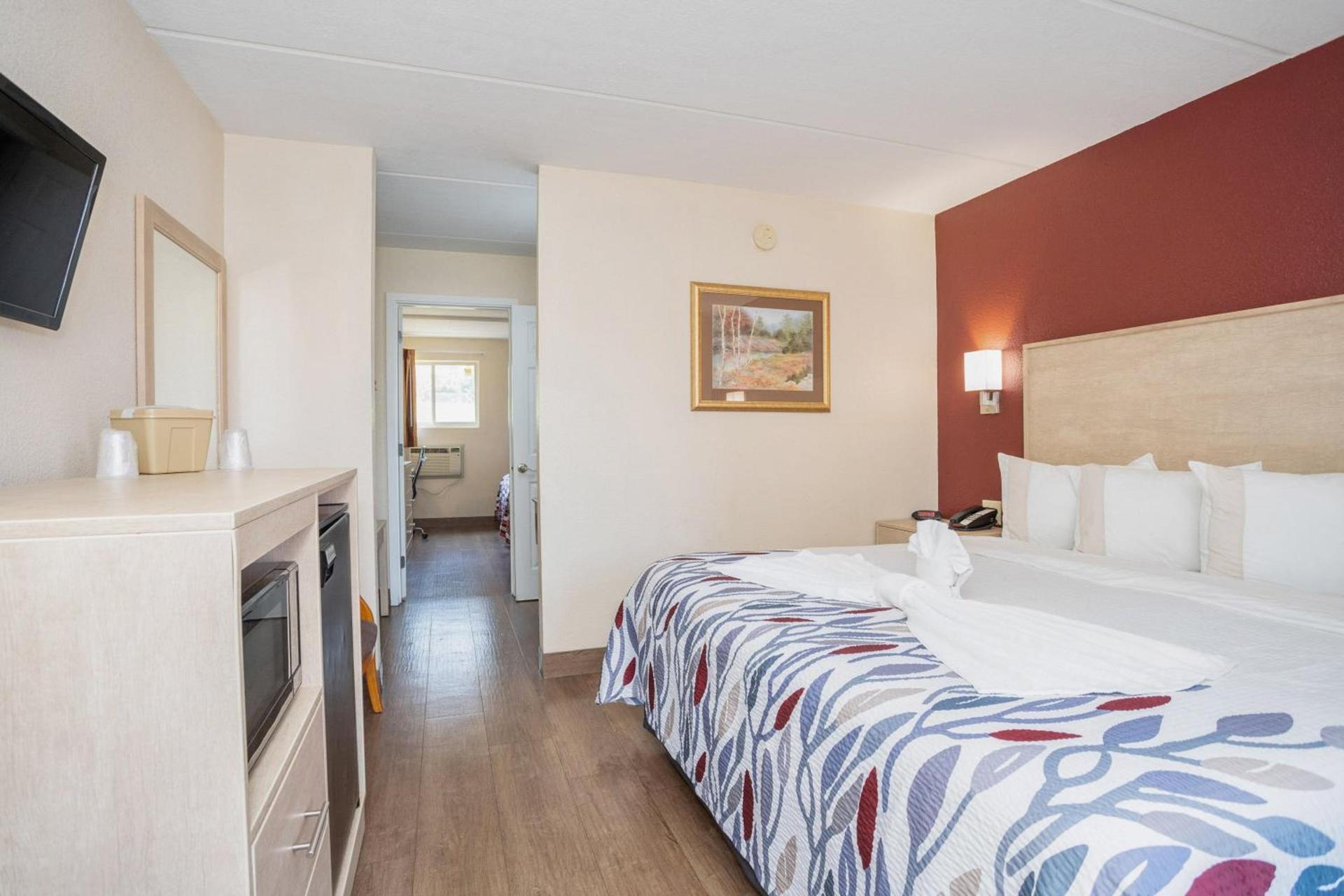 Red Roof Inn & Suites Pigeon Forge Parkway photo 23