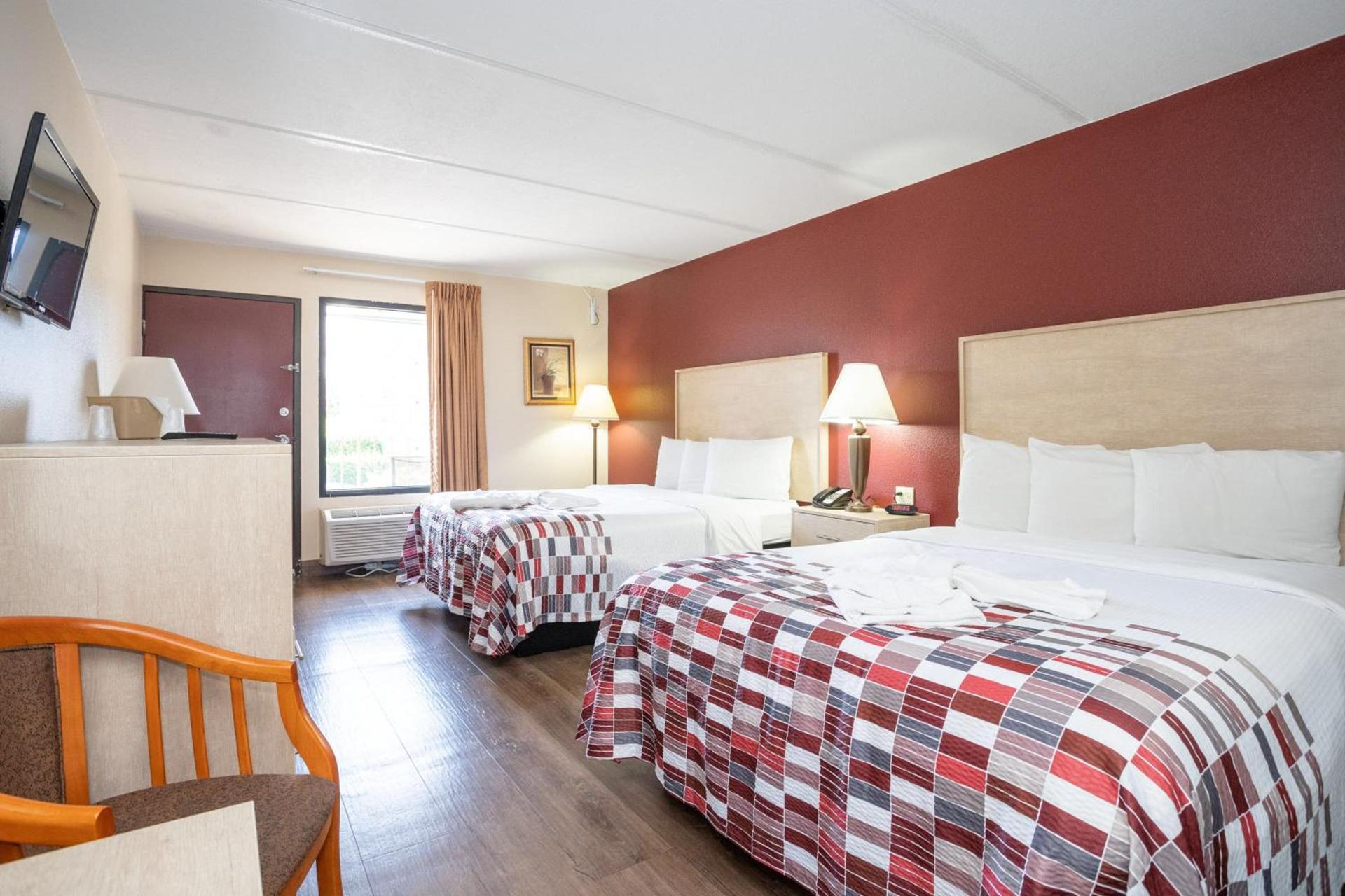 Red Roof Inn & Suites Pigeon Forge Parkway photo 17