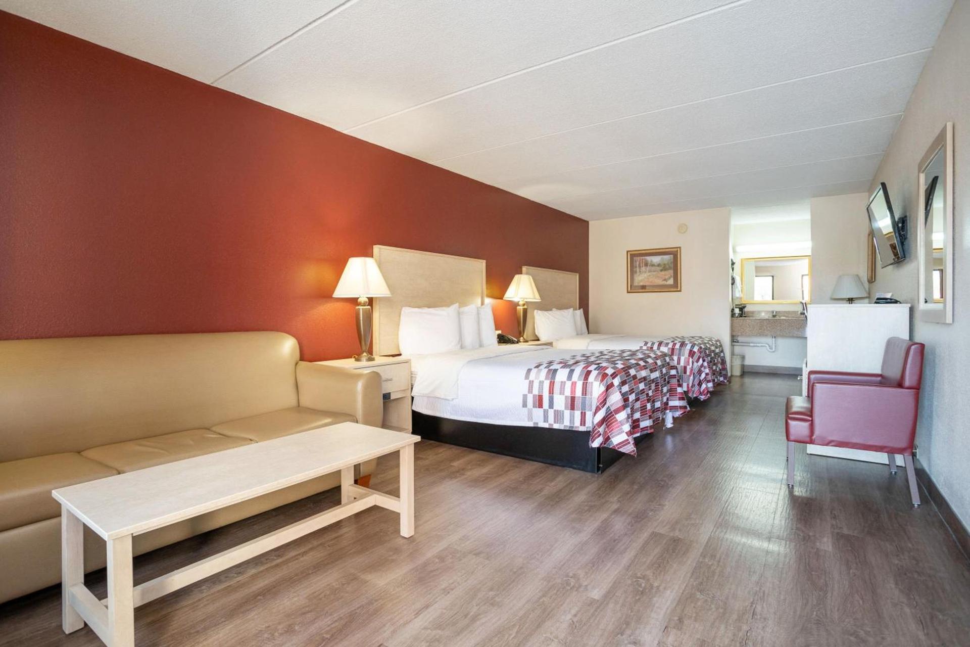 Red Roof Inn & Suites Pigeon Forge Parkway photo 21