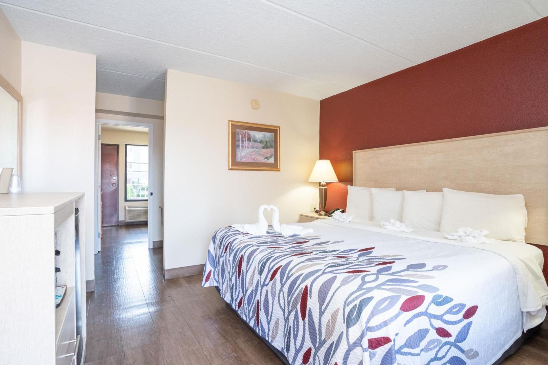Red Roof Inn & Suites Pigeon Forge Parkway photo 22