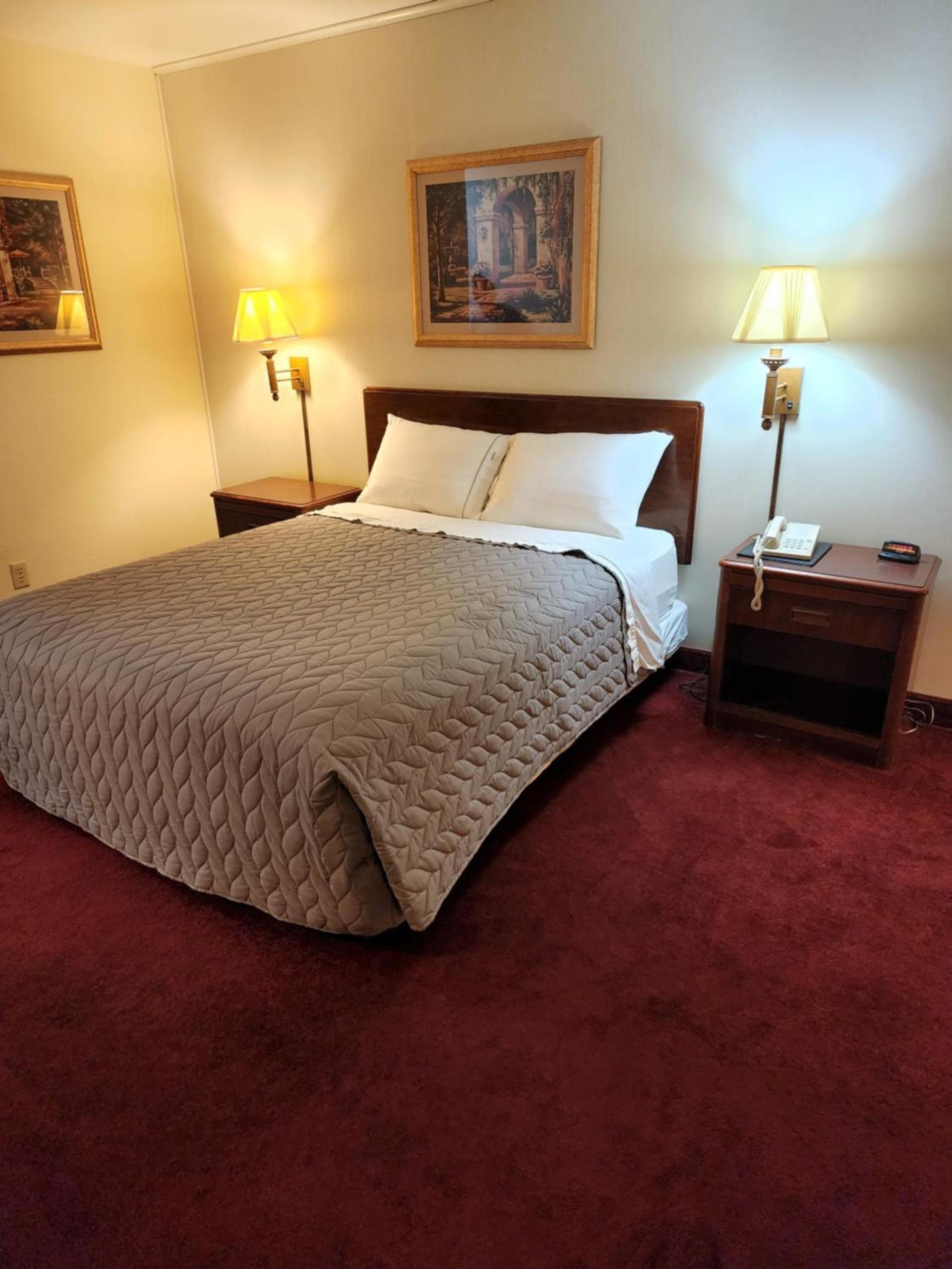 Family Budget Inn photo 29