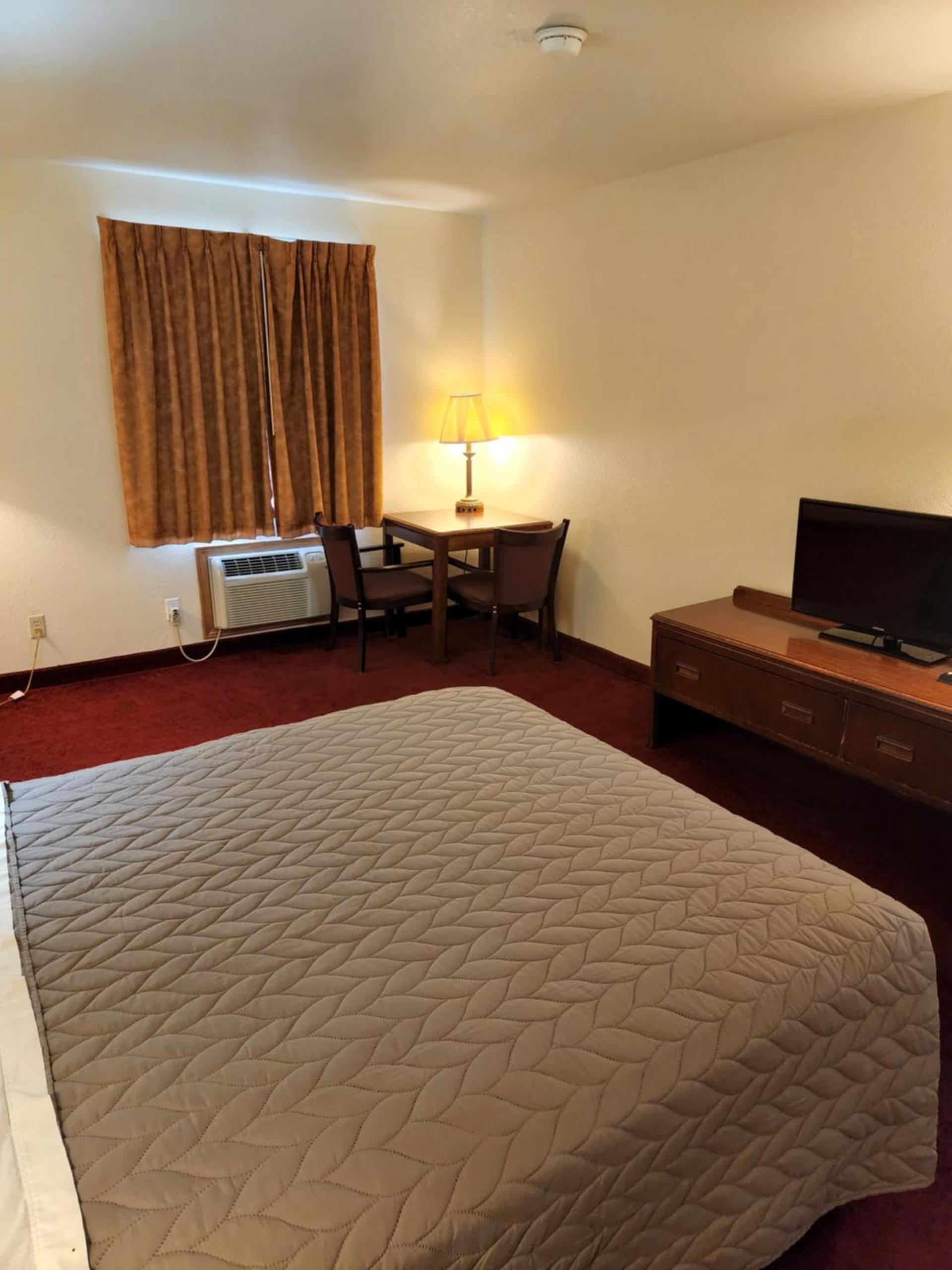 Family Budget Inn photo 28