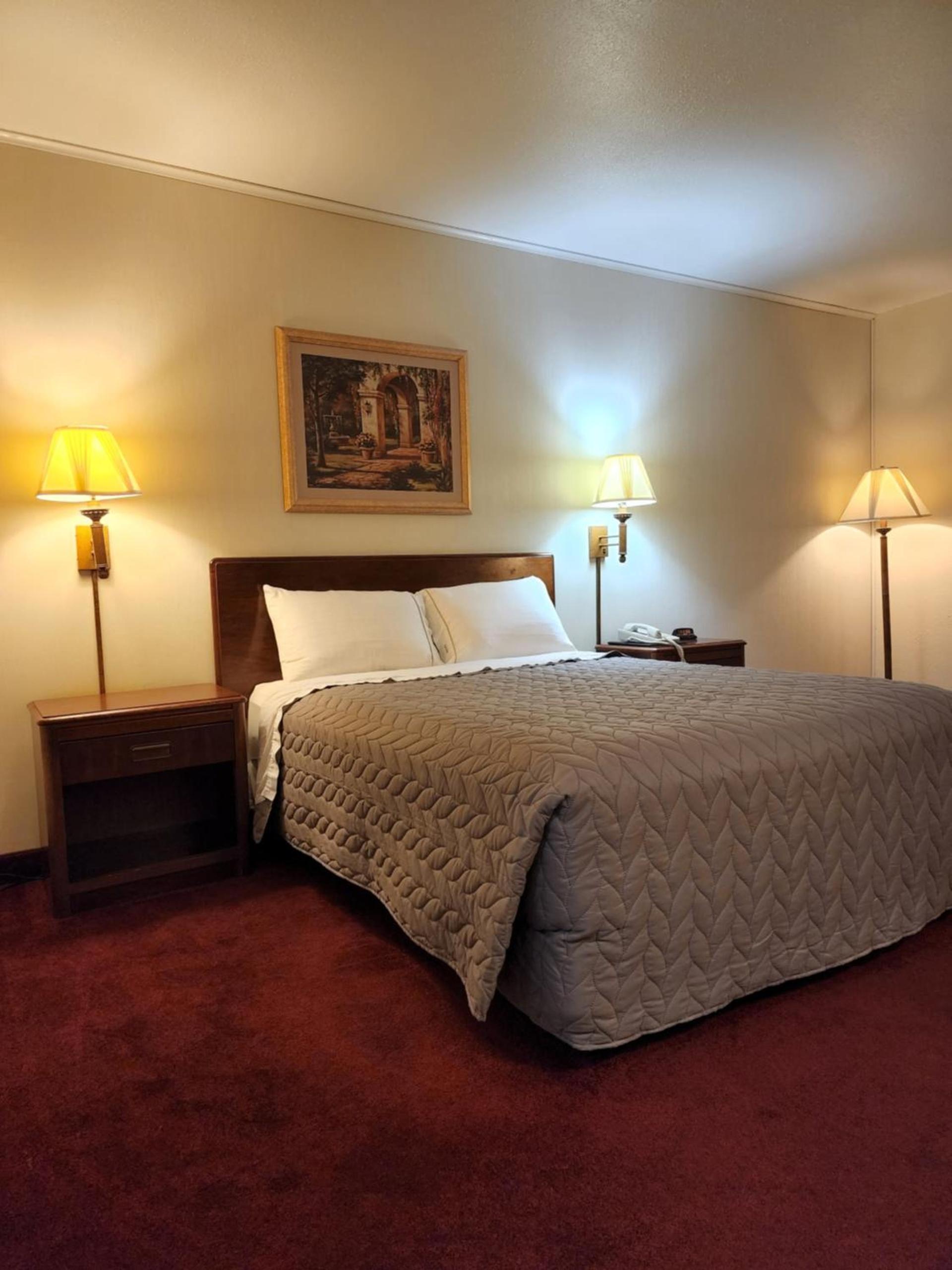 Family Budget Inn photo 27