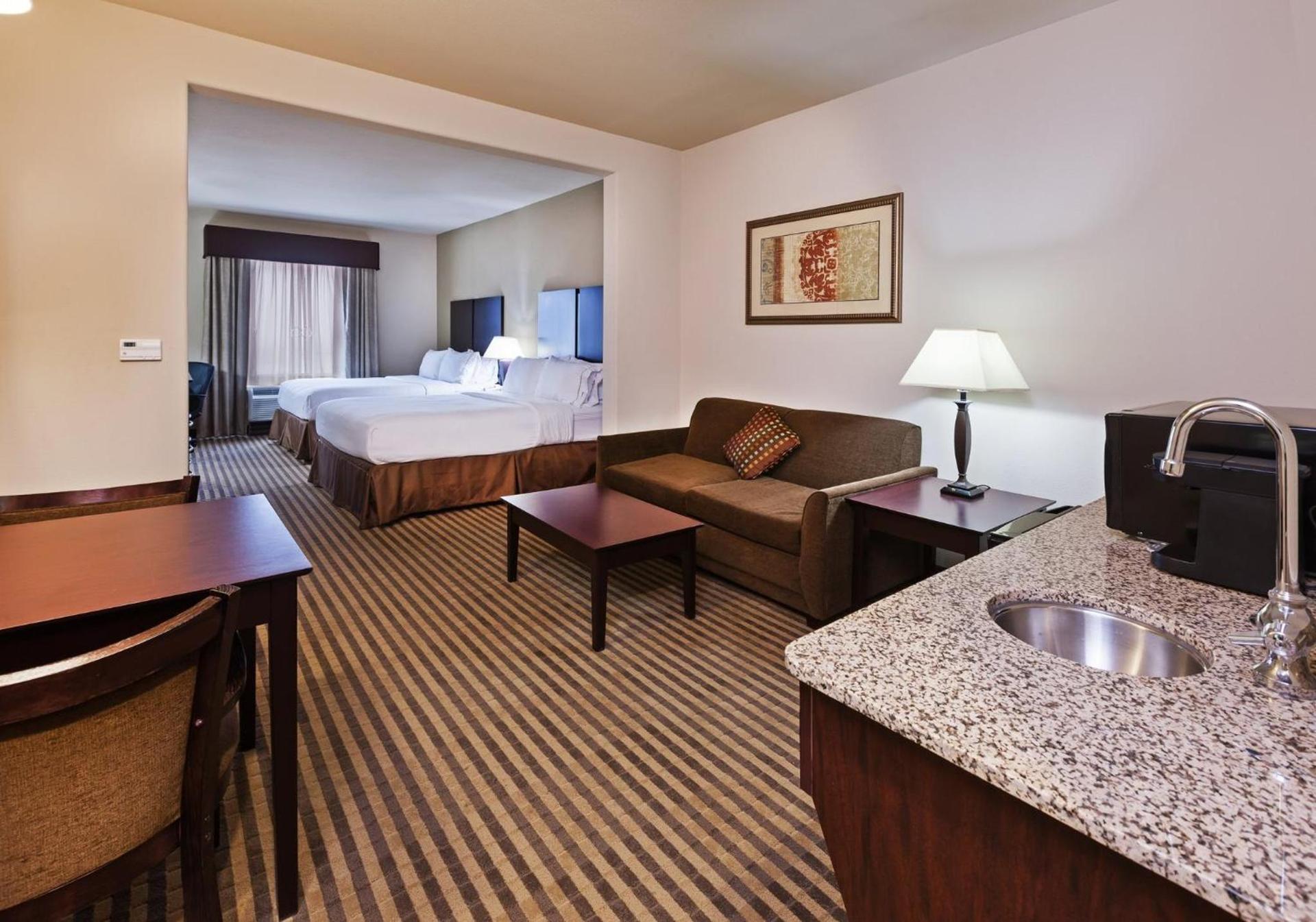 Holiday Inn Express & Suites Brady by IHG photo 24