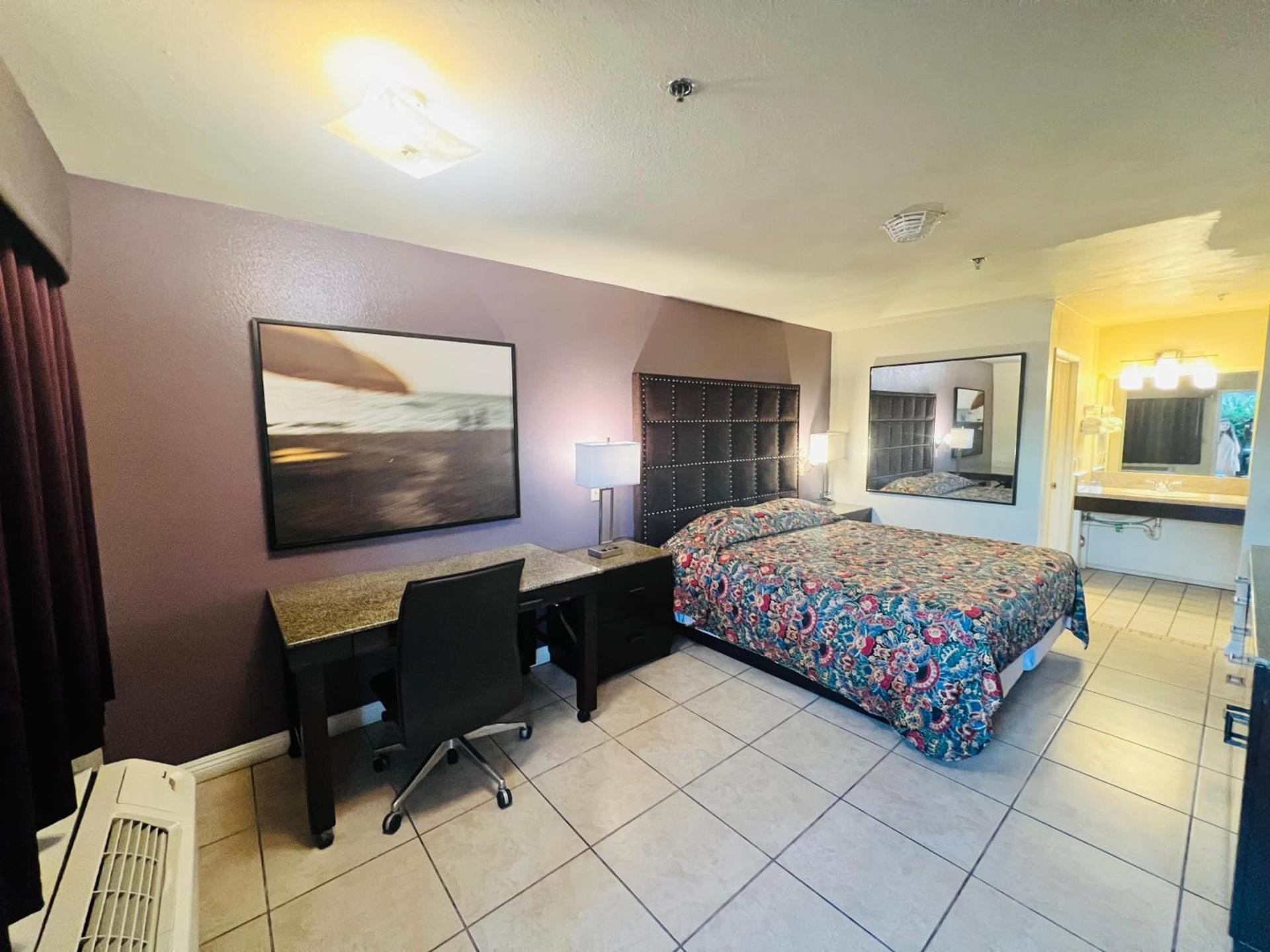 Casa Blanca Hotel - Cypress, Buena Park photo 11