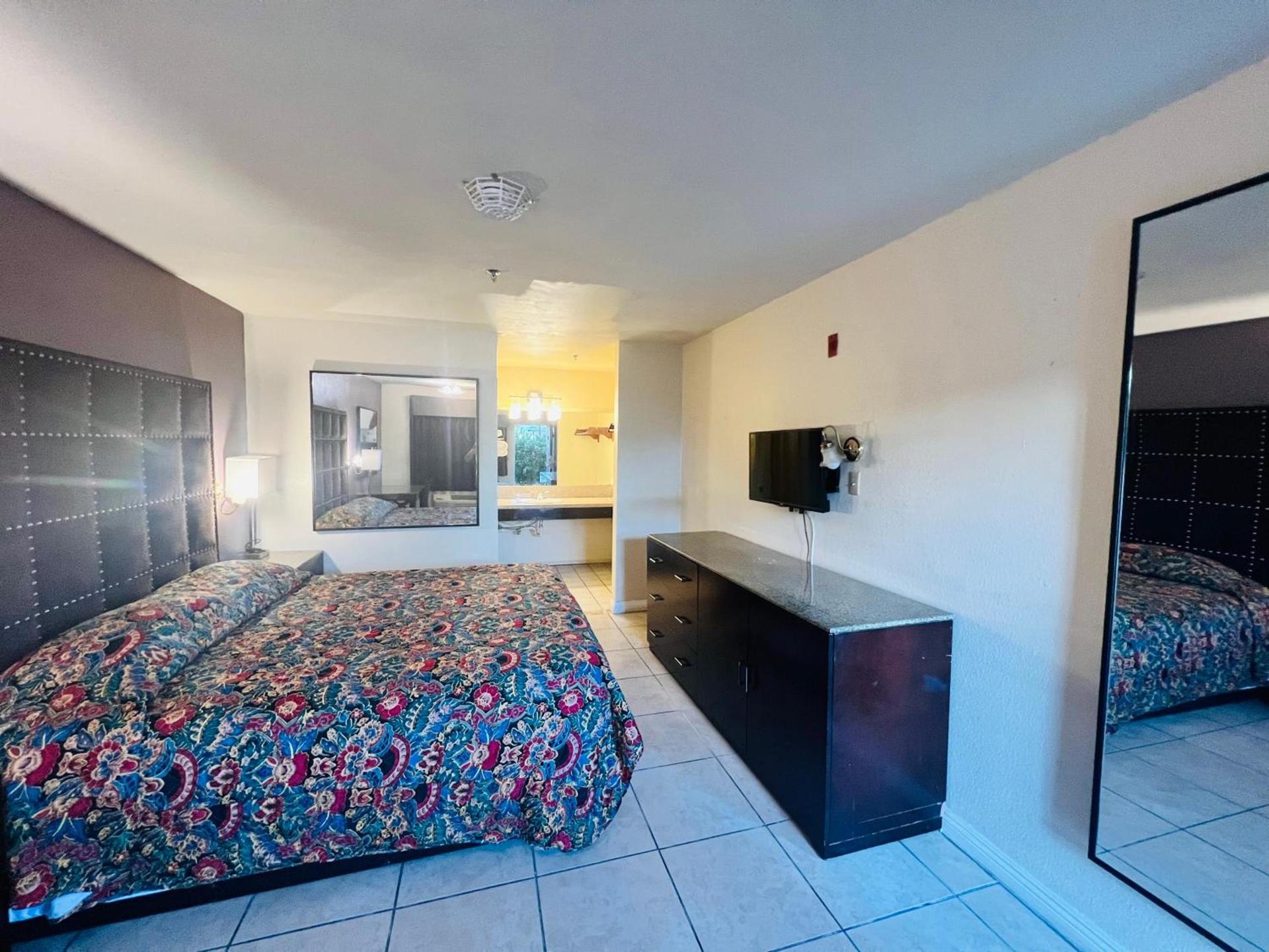 Casa Blanca Hotel - Cypress, Buena Park photo 16